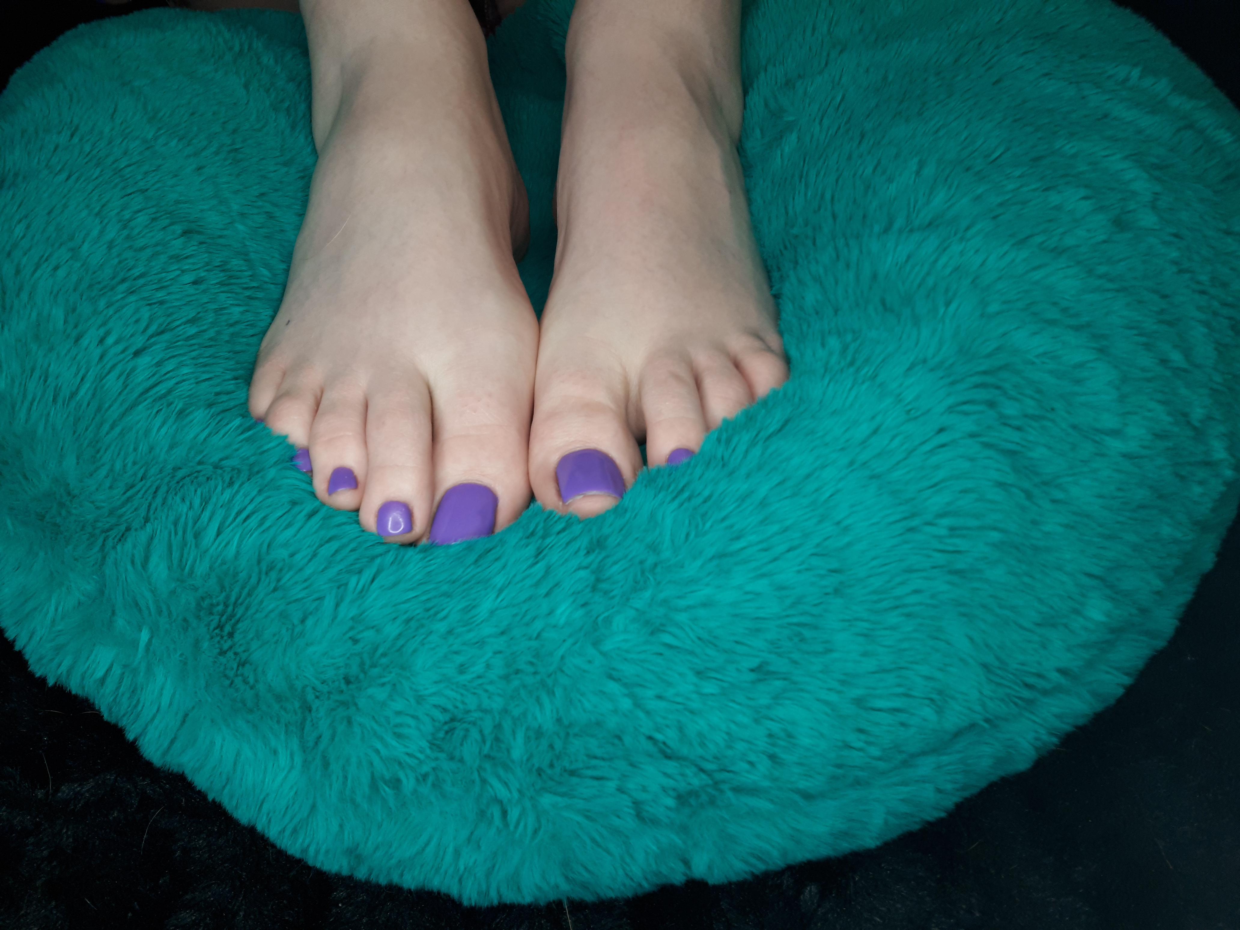 Just A Trans Girl Just Showing Off Her Feet Scrolller