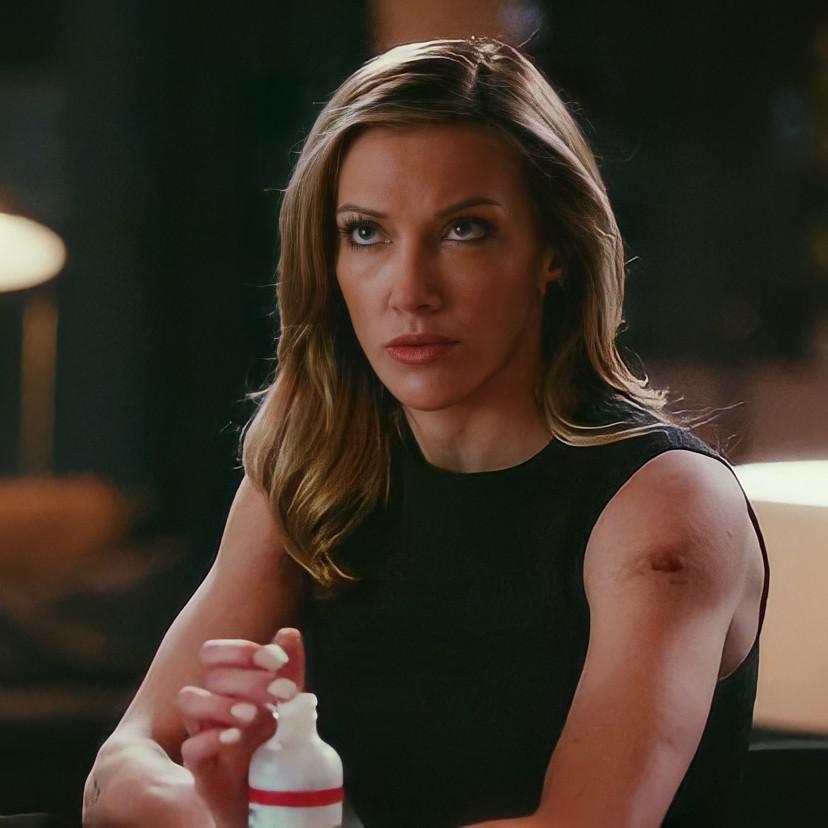 Katie Cassidy In Arrow S7 Shes Insanely Hot Scrolller 6666