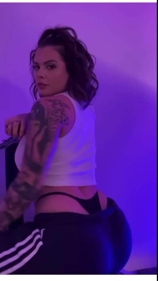 Keisha Grey Scrolller
