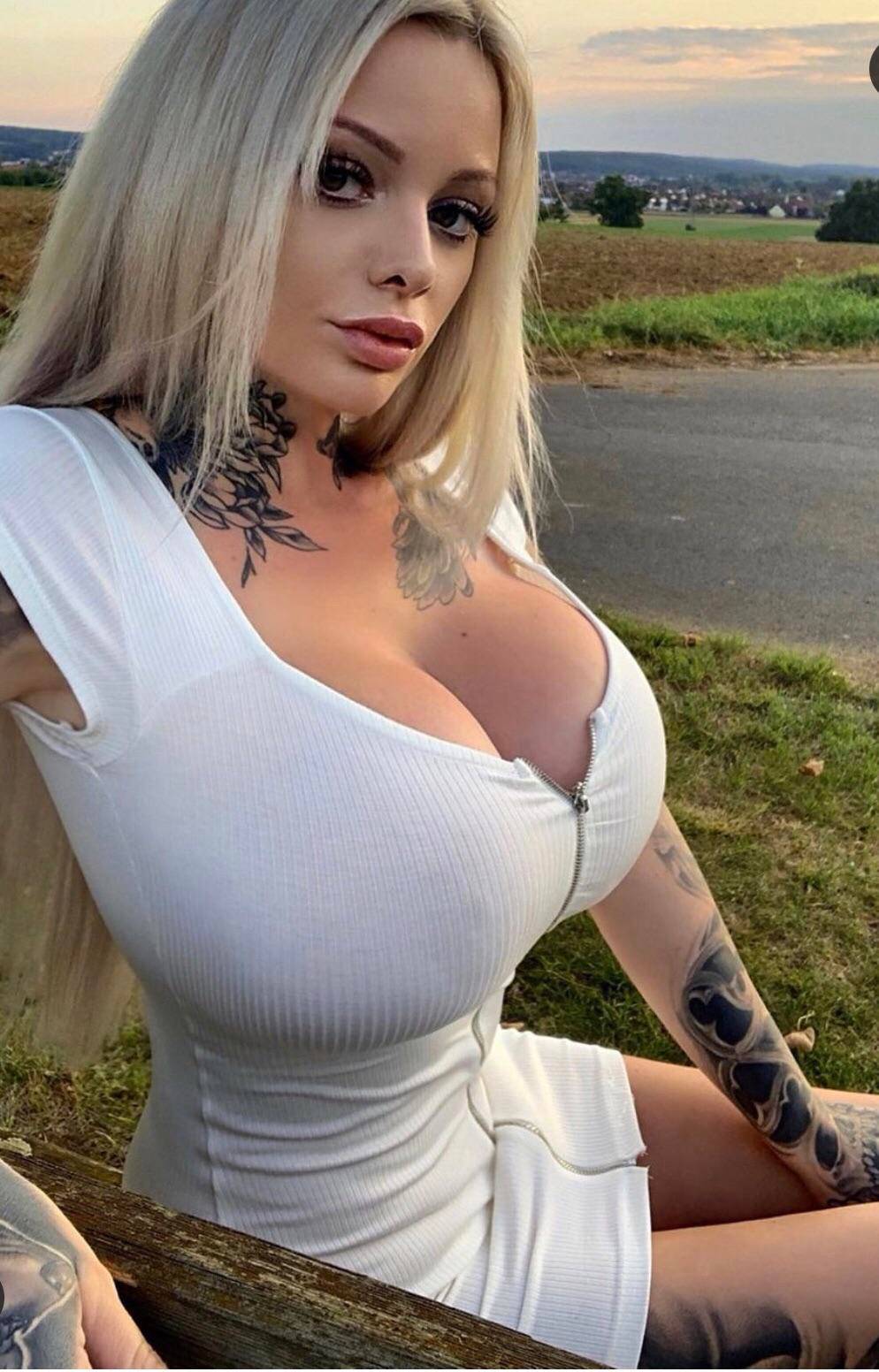 Kelly Pearl🤤🤤🤍 Scrolller