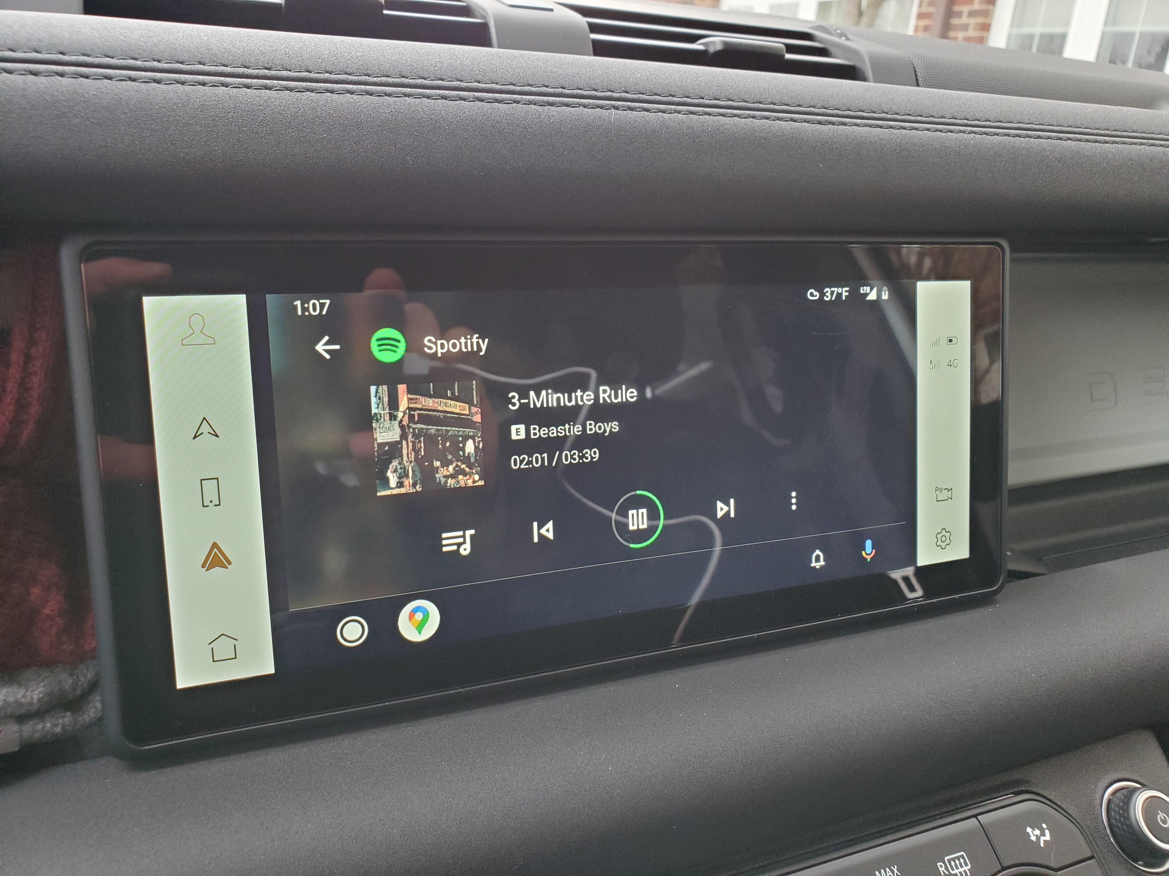 Land Rover Defender screen fit is slick. | Scrolller