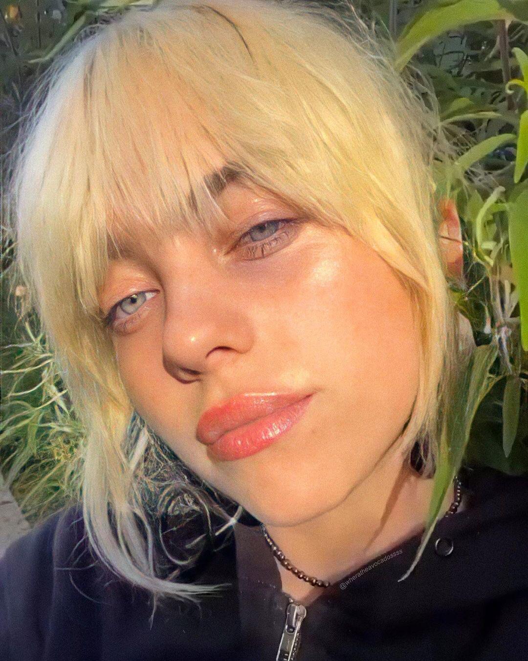 Let’s jerk off to Billie Eilish Scrolller