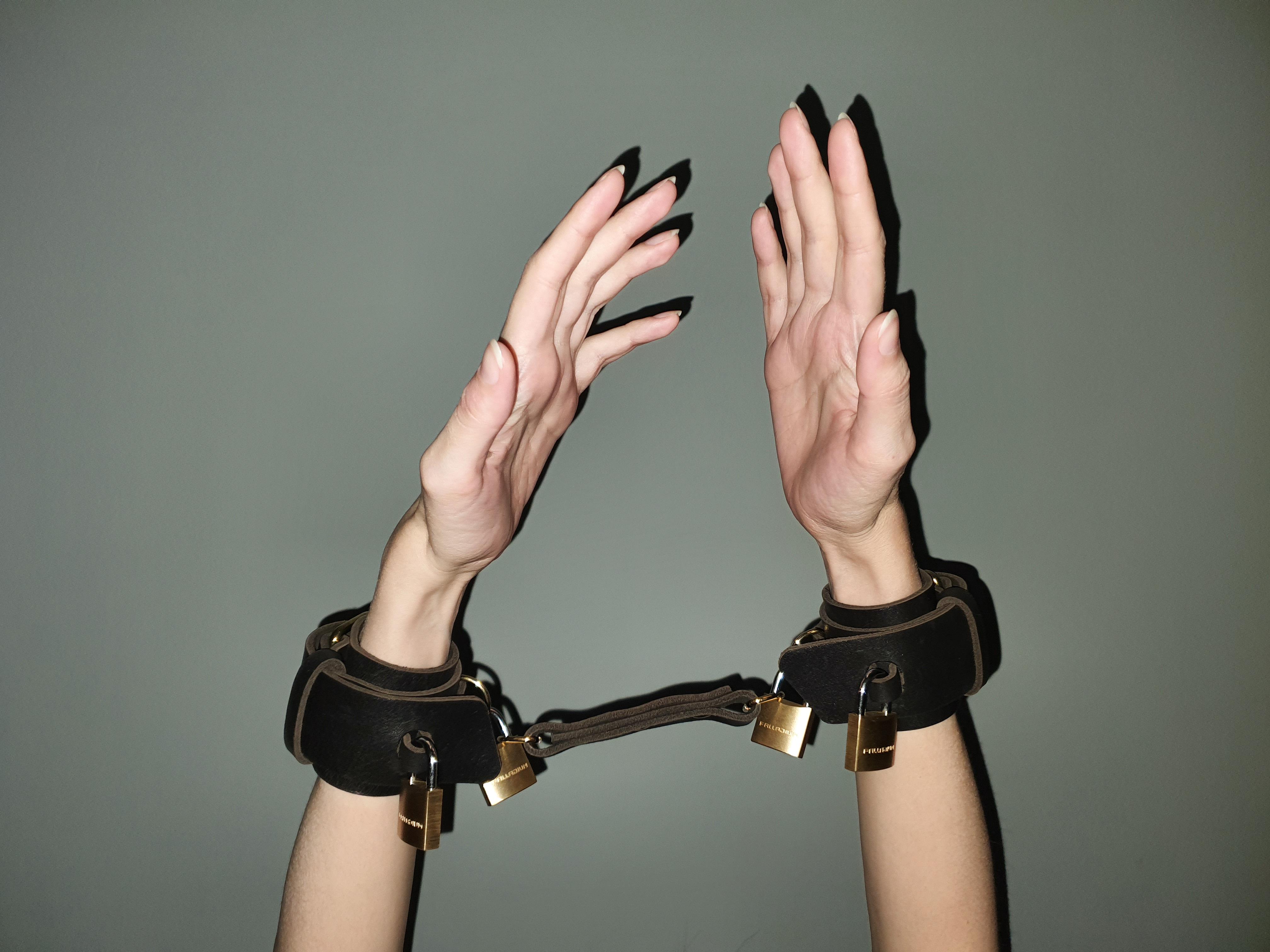 Locking cuffs | Scrolller