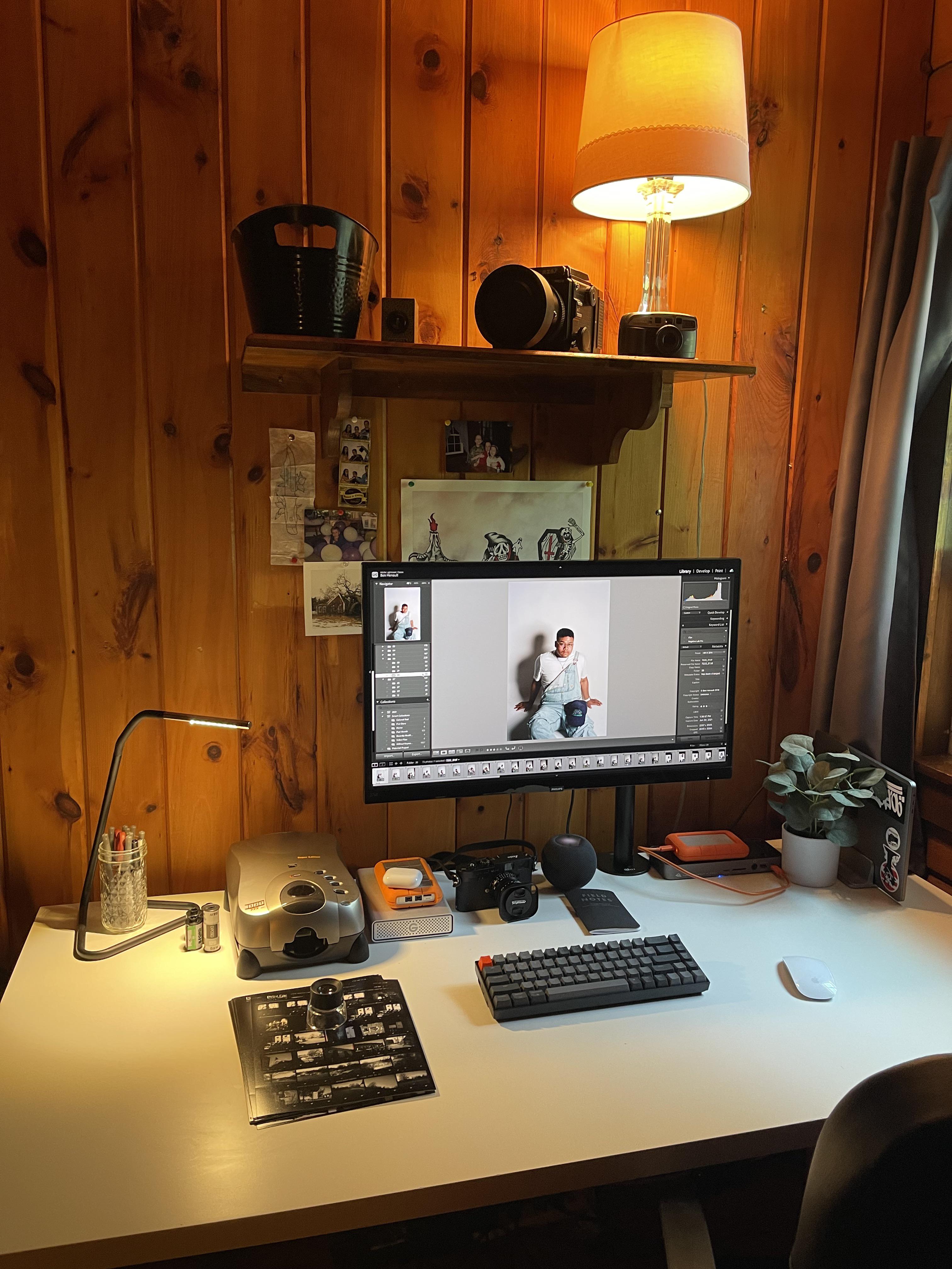 MacBook Pro photographer desk setup | Scrolller