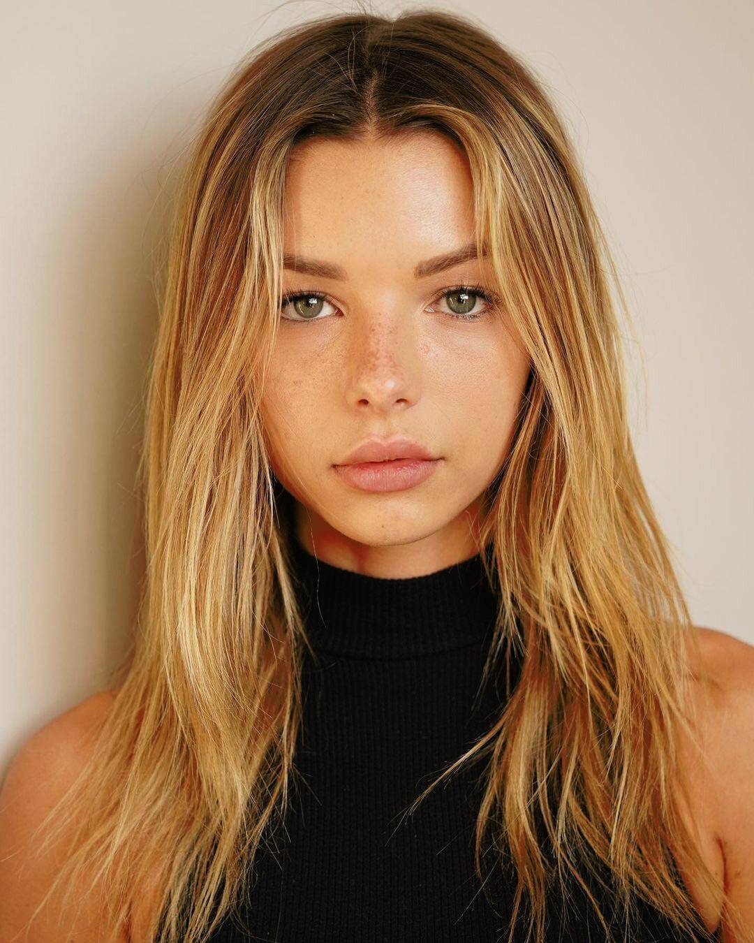 Madi Teeuws Scrolller