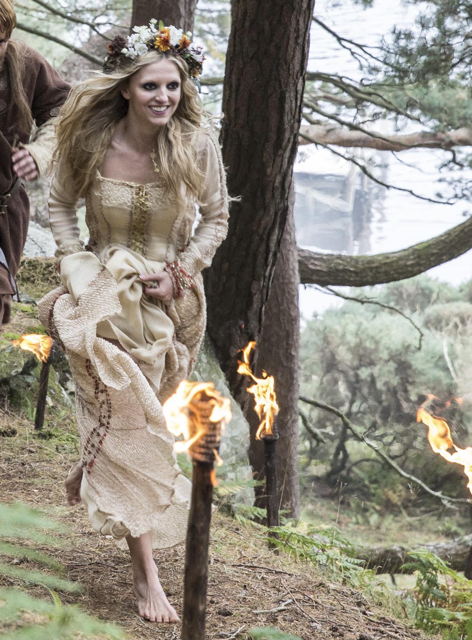 Maude Hirst As Helga From Vikings Running In The Forest Scrolller 1493