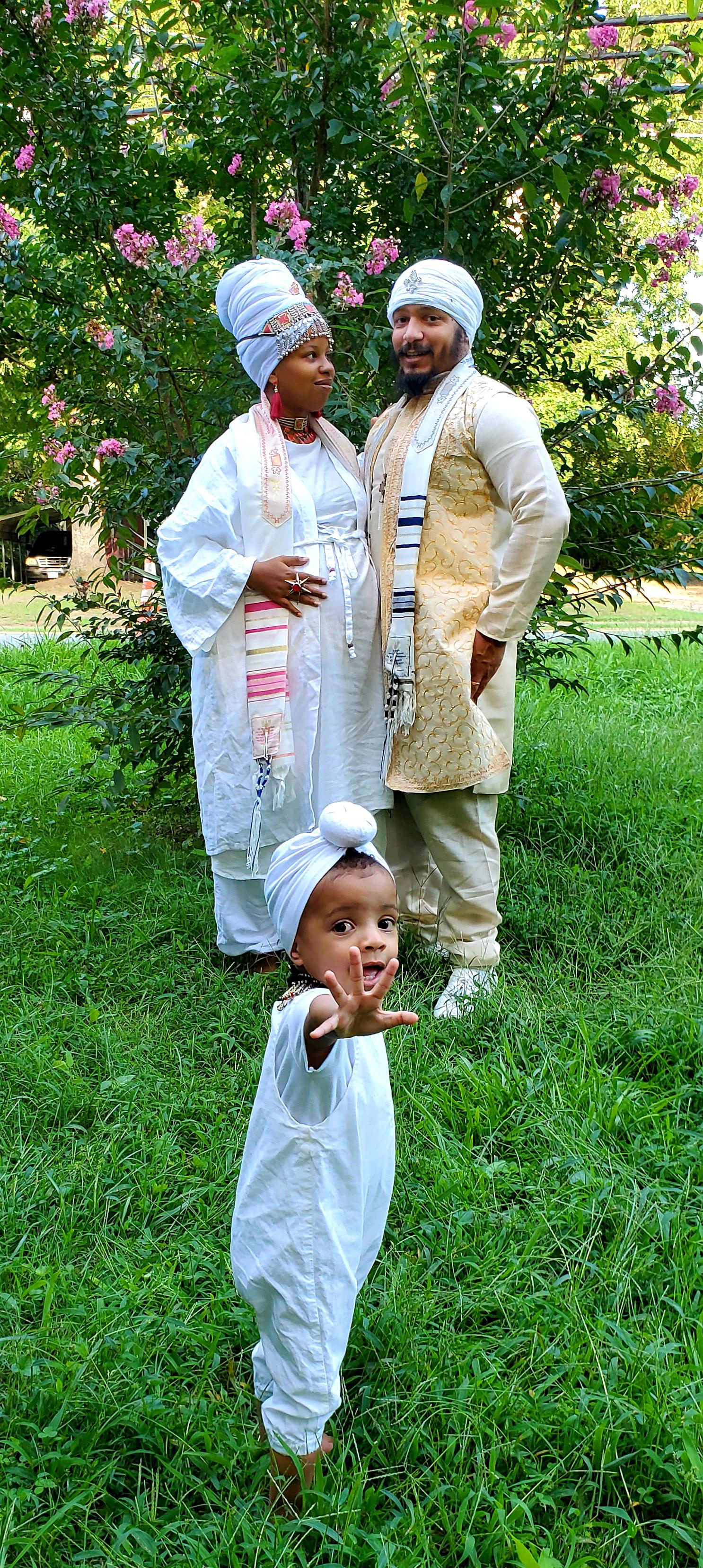 Me just mirin my husband.... baby doesnt want to be mired. Scrolller