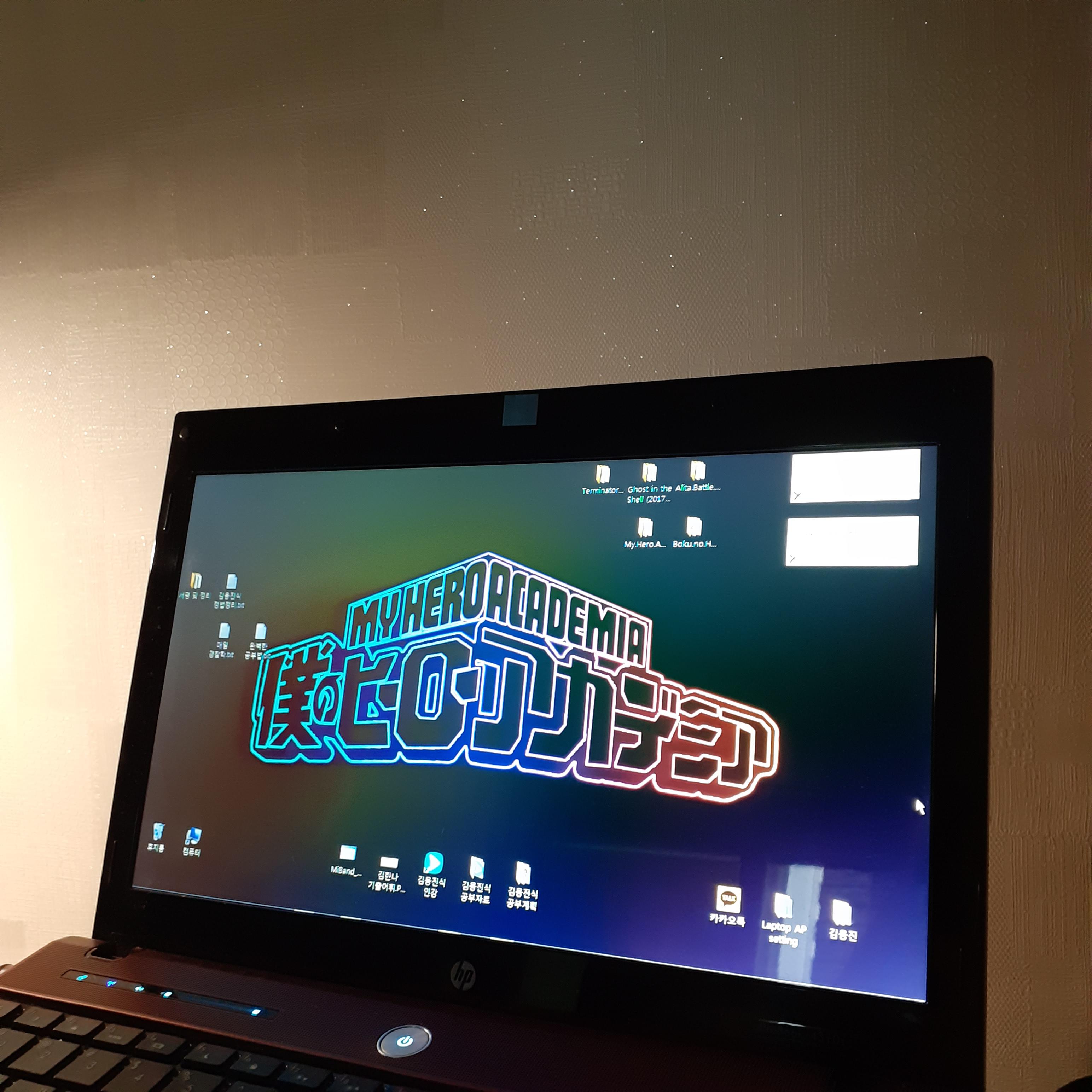 how to set wallpaper on my laptop