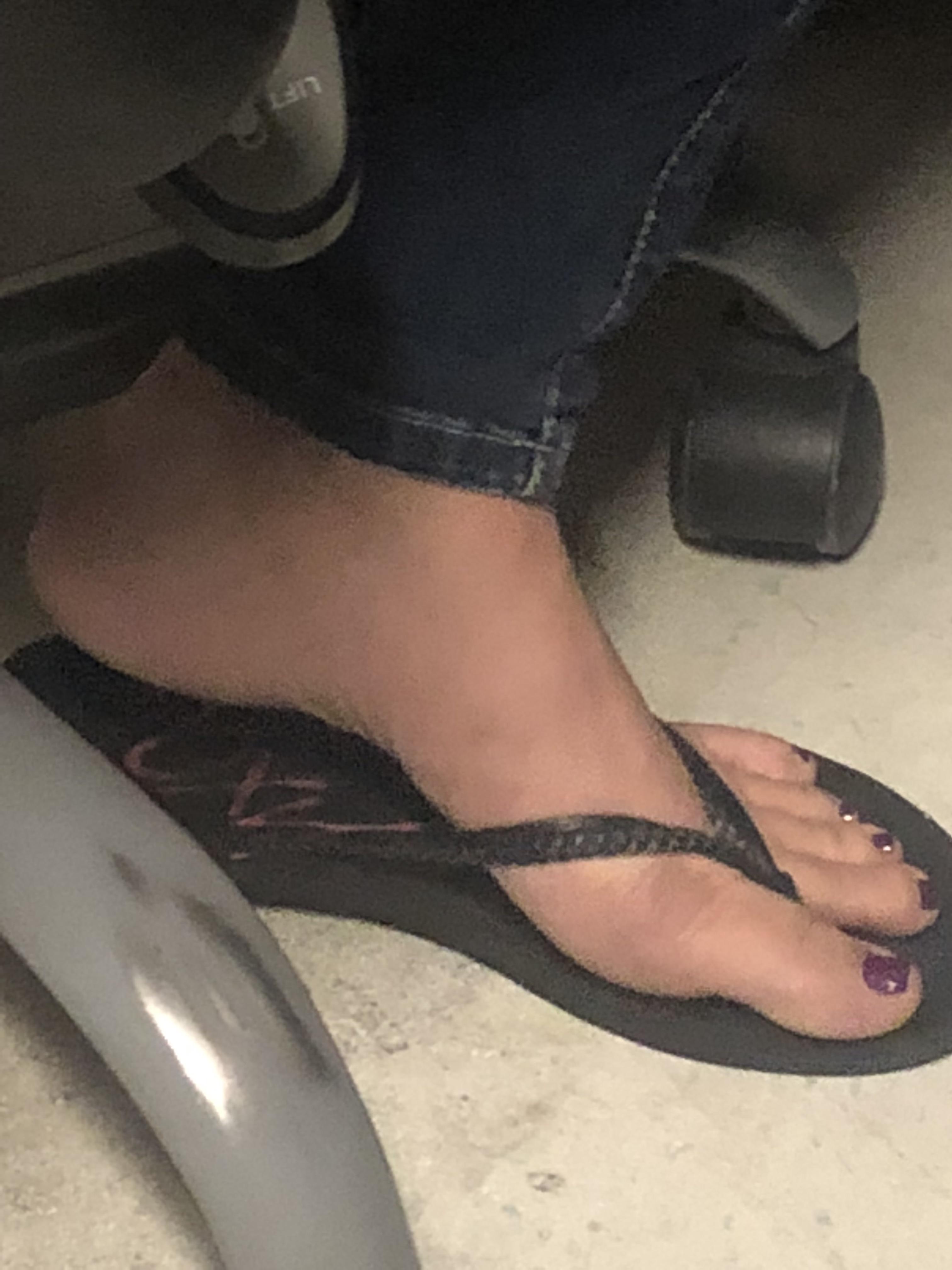 My old boss’ feet 😍 used to visit just to see if she was wearing