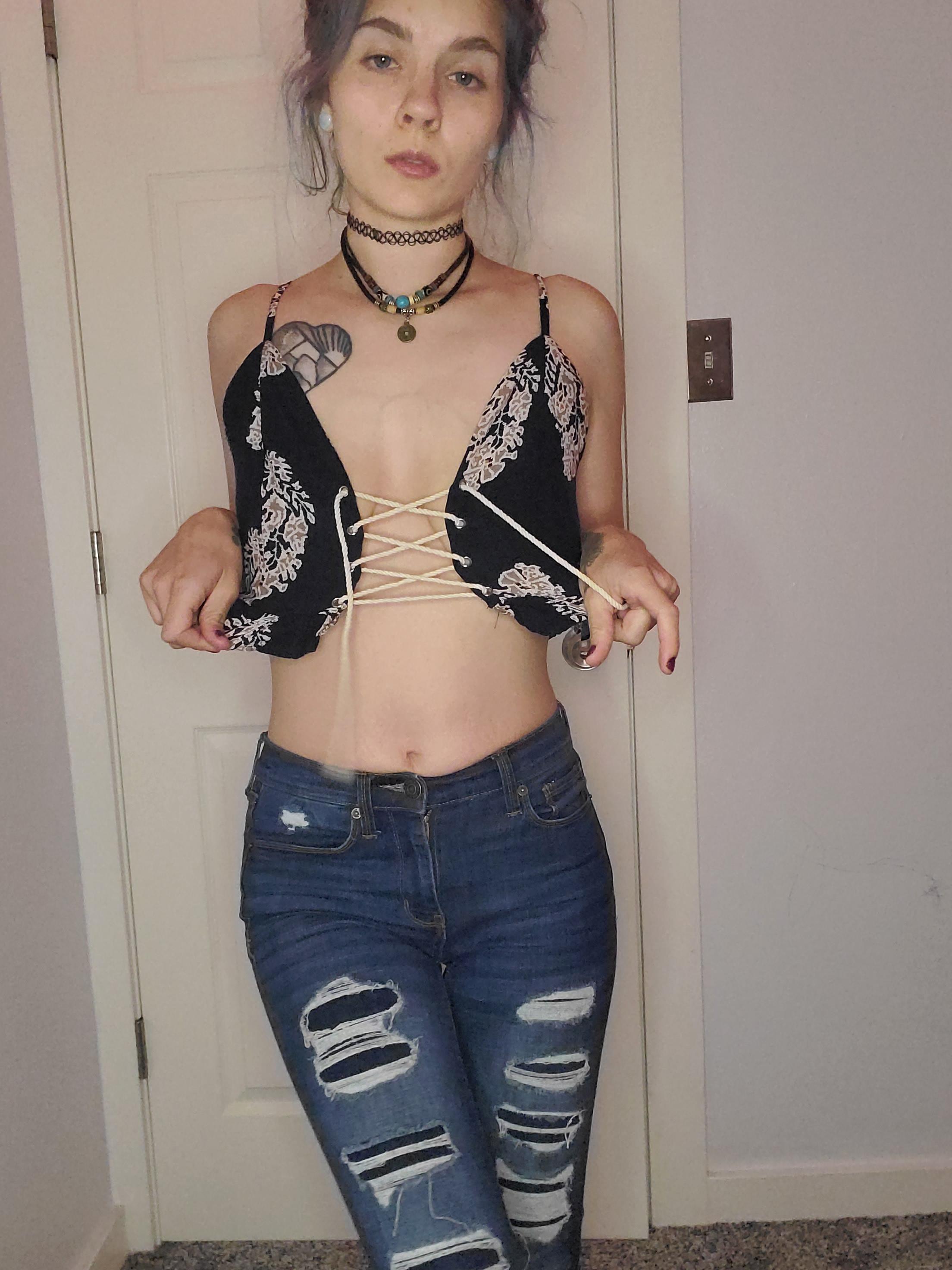 My shirt keeps coming undone 😜 Scrolller