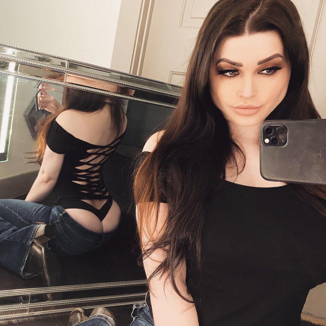Niece Waidhofer Scrolller