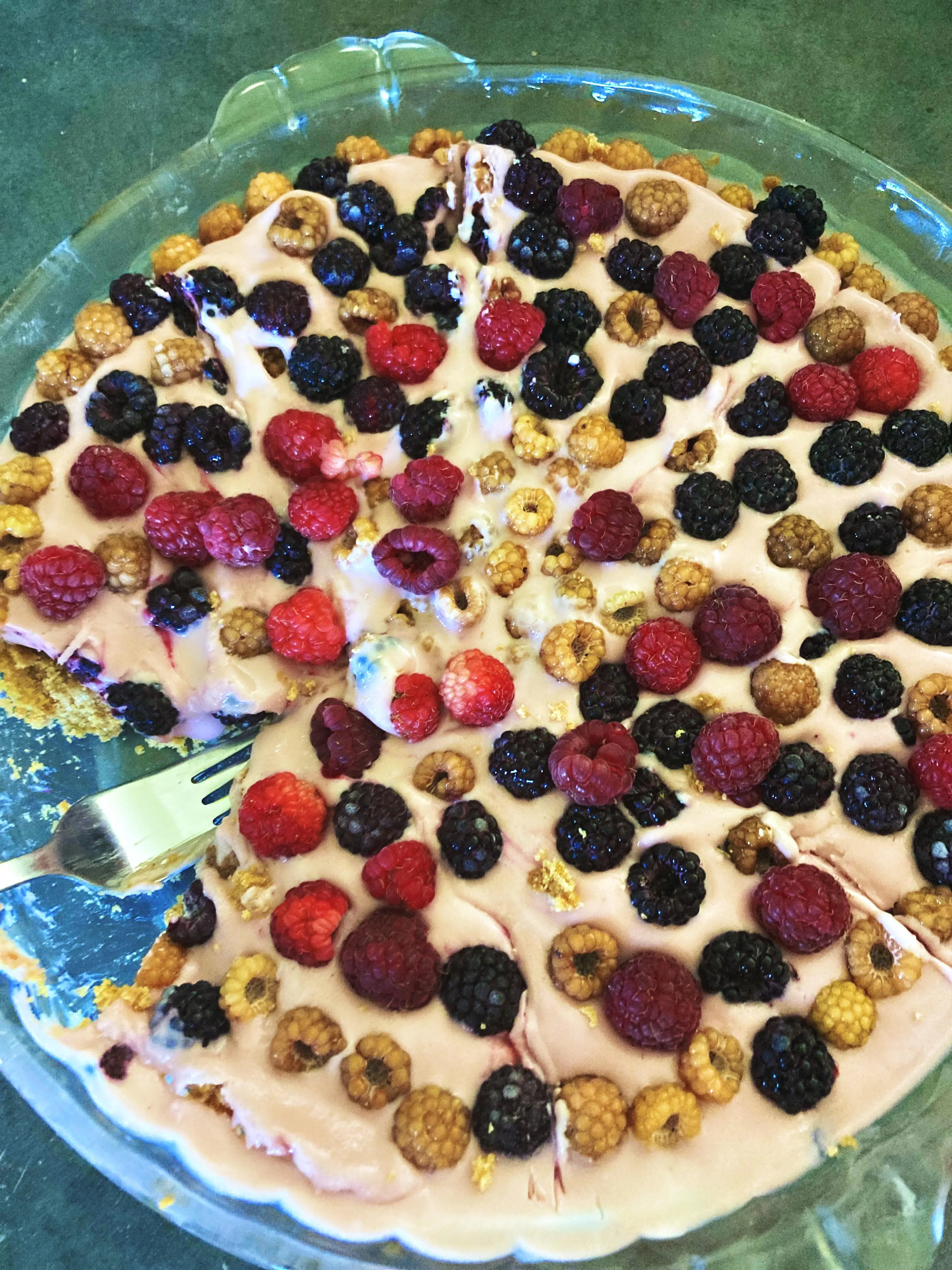 [OC] A triple raspberry tarte with golden raspberry, as rarely sighted ...