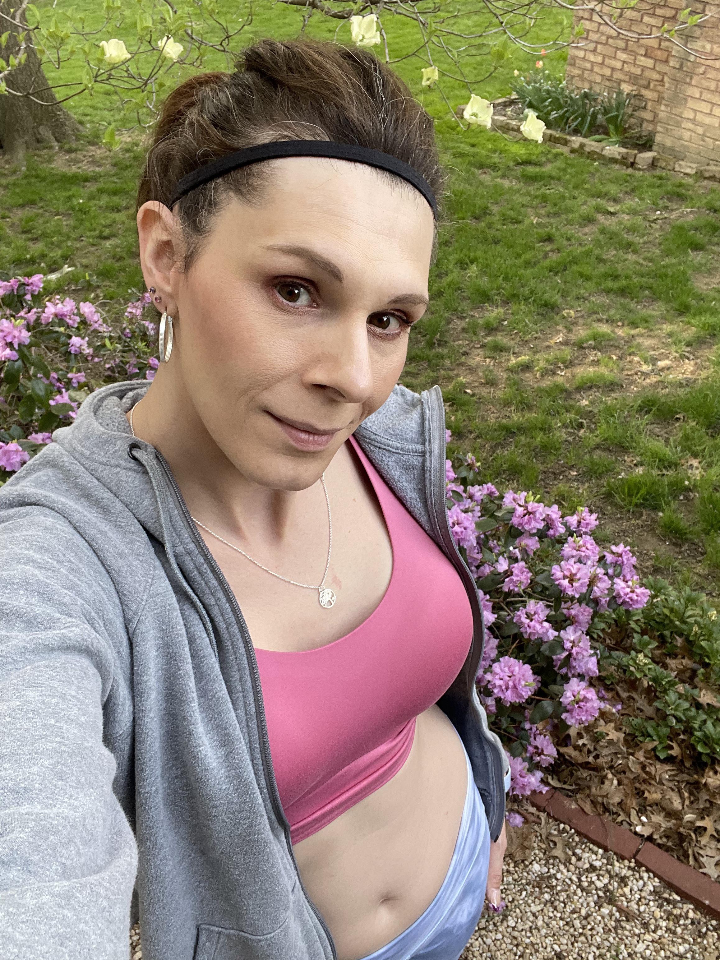 Once again my leggings didn’t fit right, but the sports bra was super
