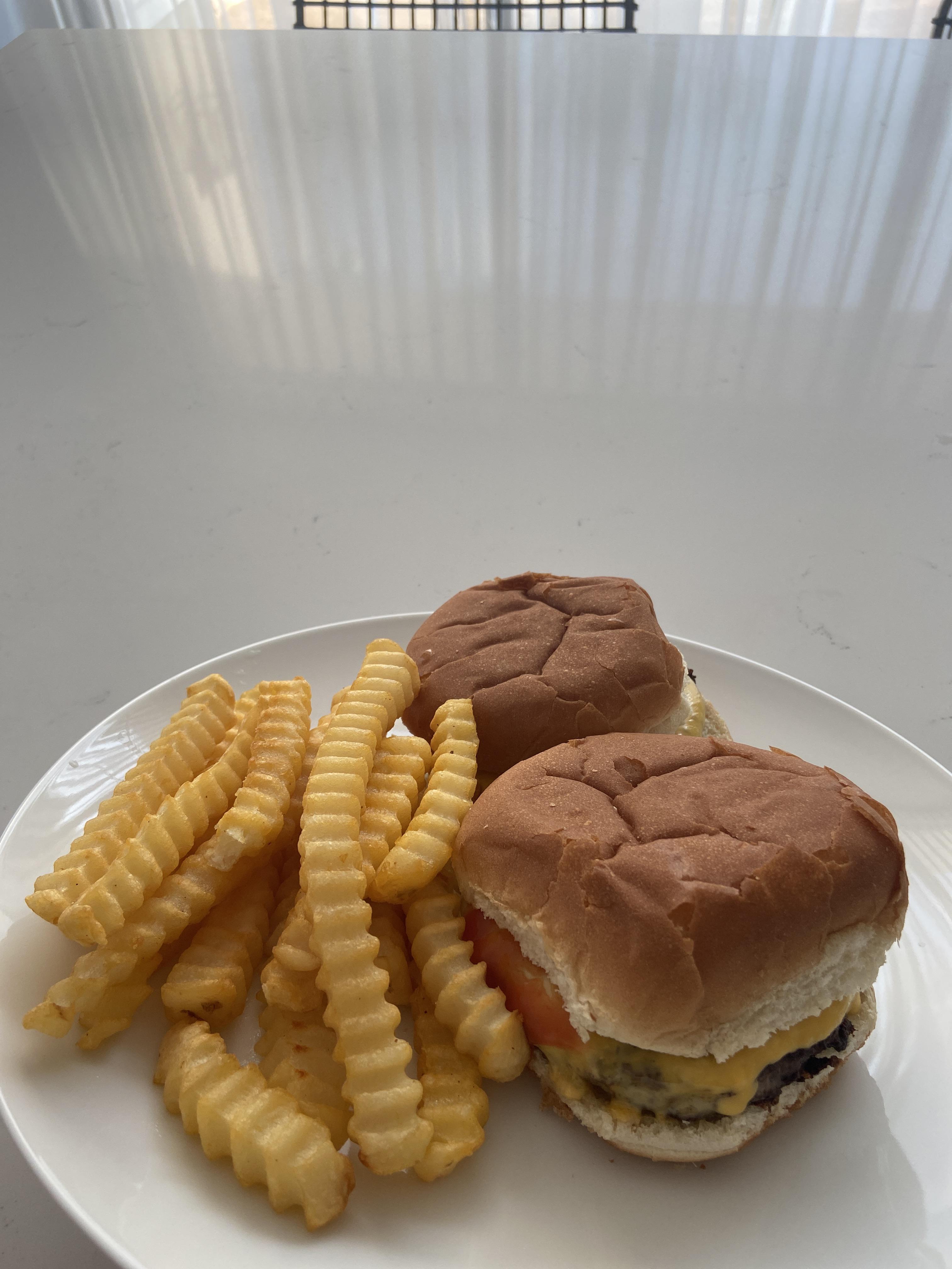 Over 1000 calories, relatively easy to down. | Scrolller