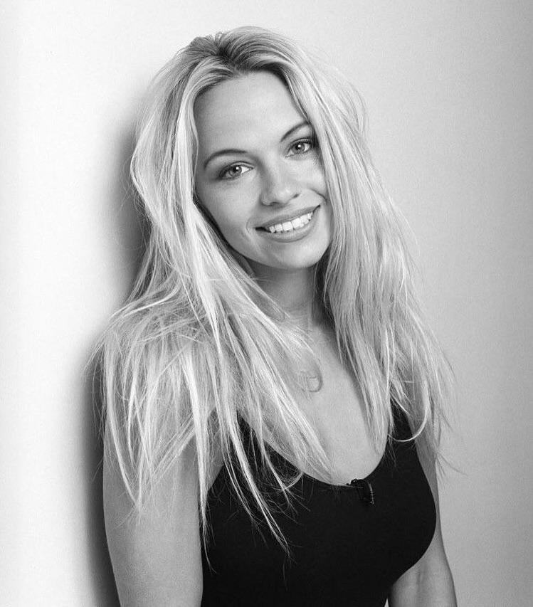 Pamela Anderson in 1993 | Scrolller