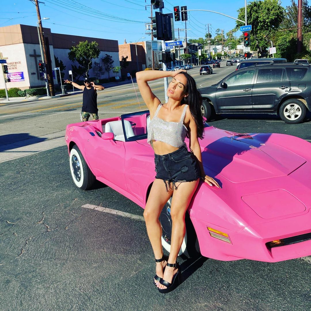 Pink car | Scrolller