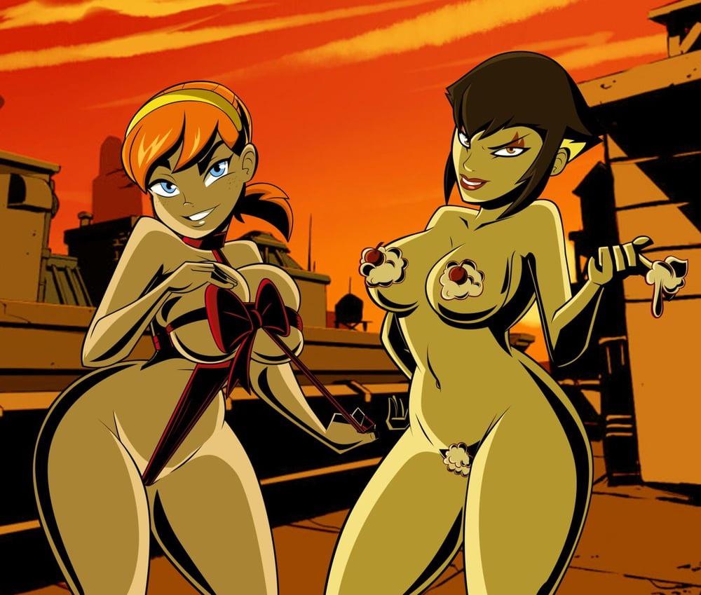 April and Karai distracting the foot clan so the turtles can sneak by Scrol...