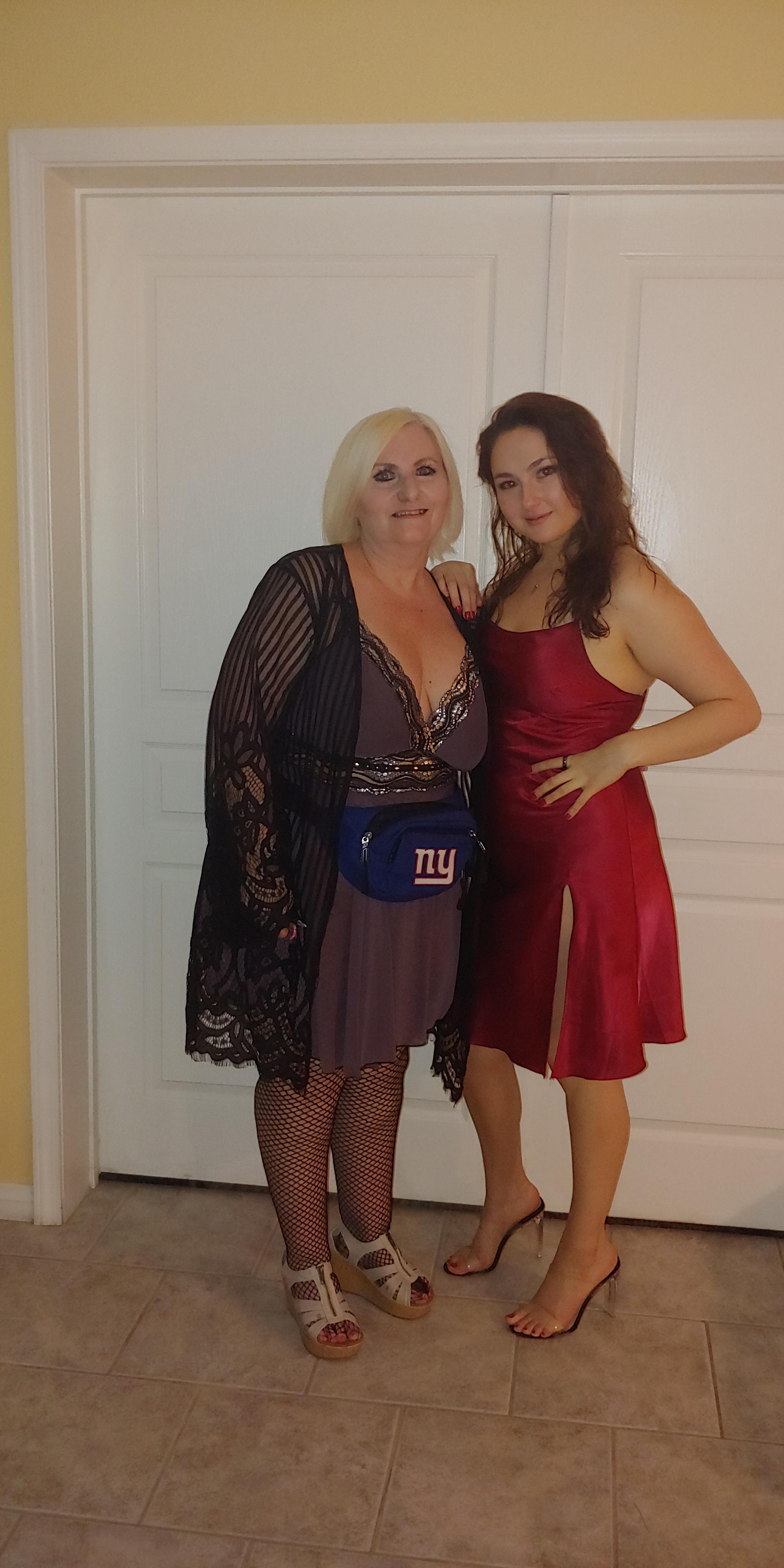 PornStar Harlot Hayes is here tonight Shell be on the Motor Bunny in 