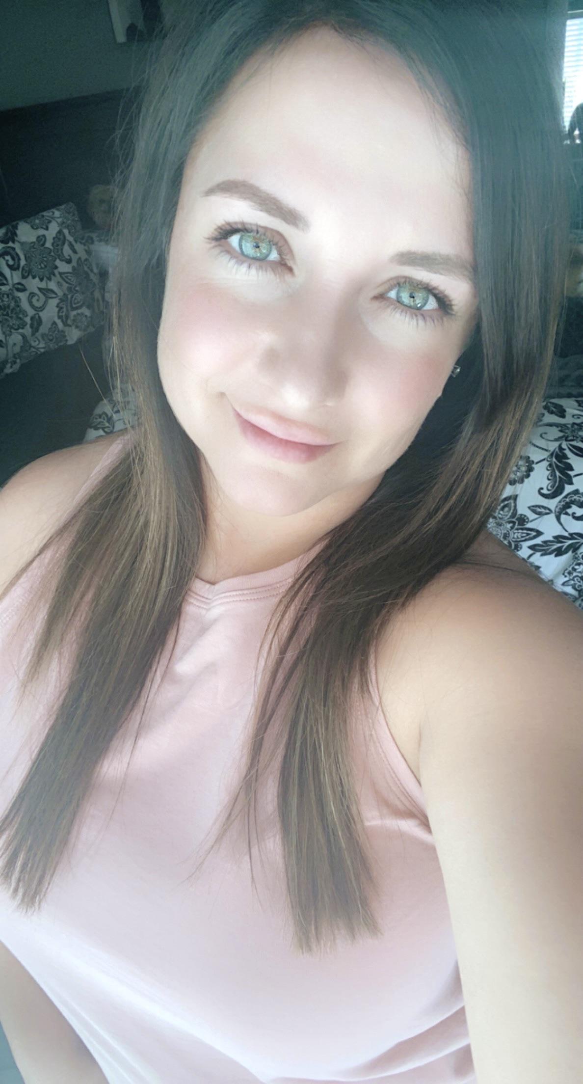 Pretty in Pink 💗 [F] | Scrolller