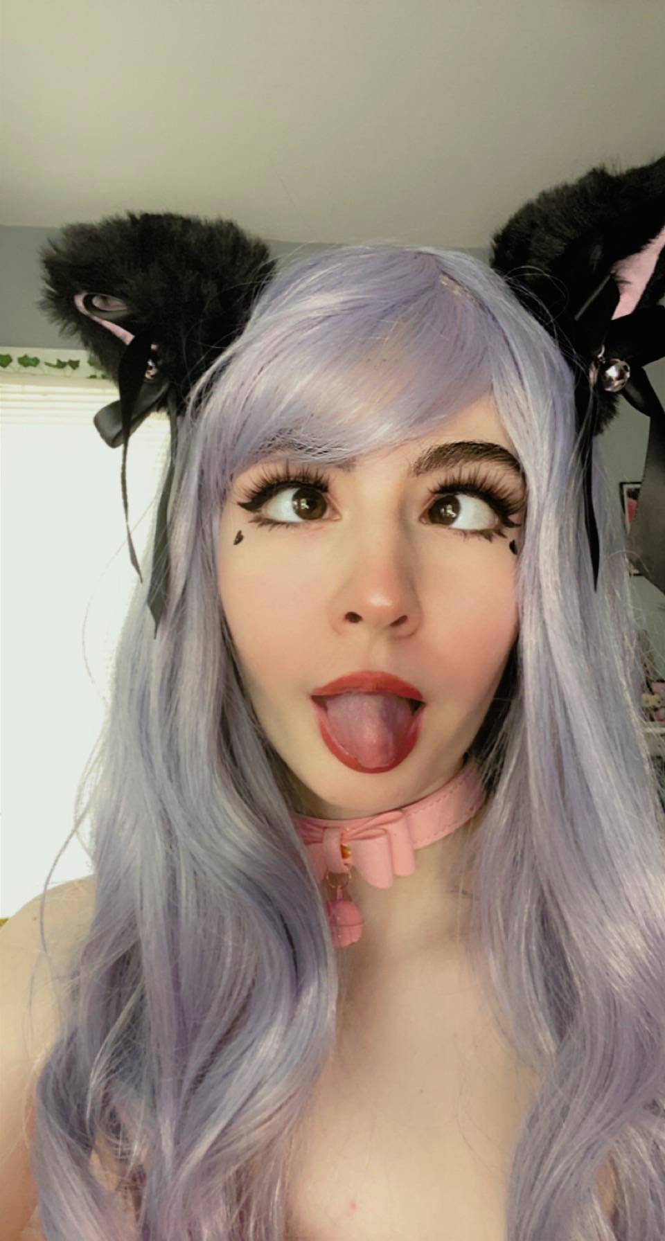 Pull on my cat ears as you facefuck me Scrolller