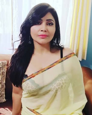 Rajsi Verma Live Scrolller