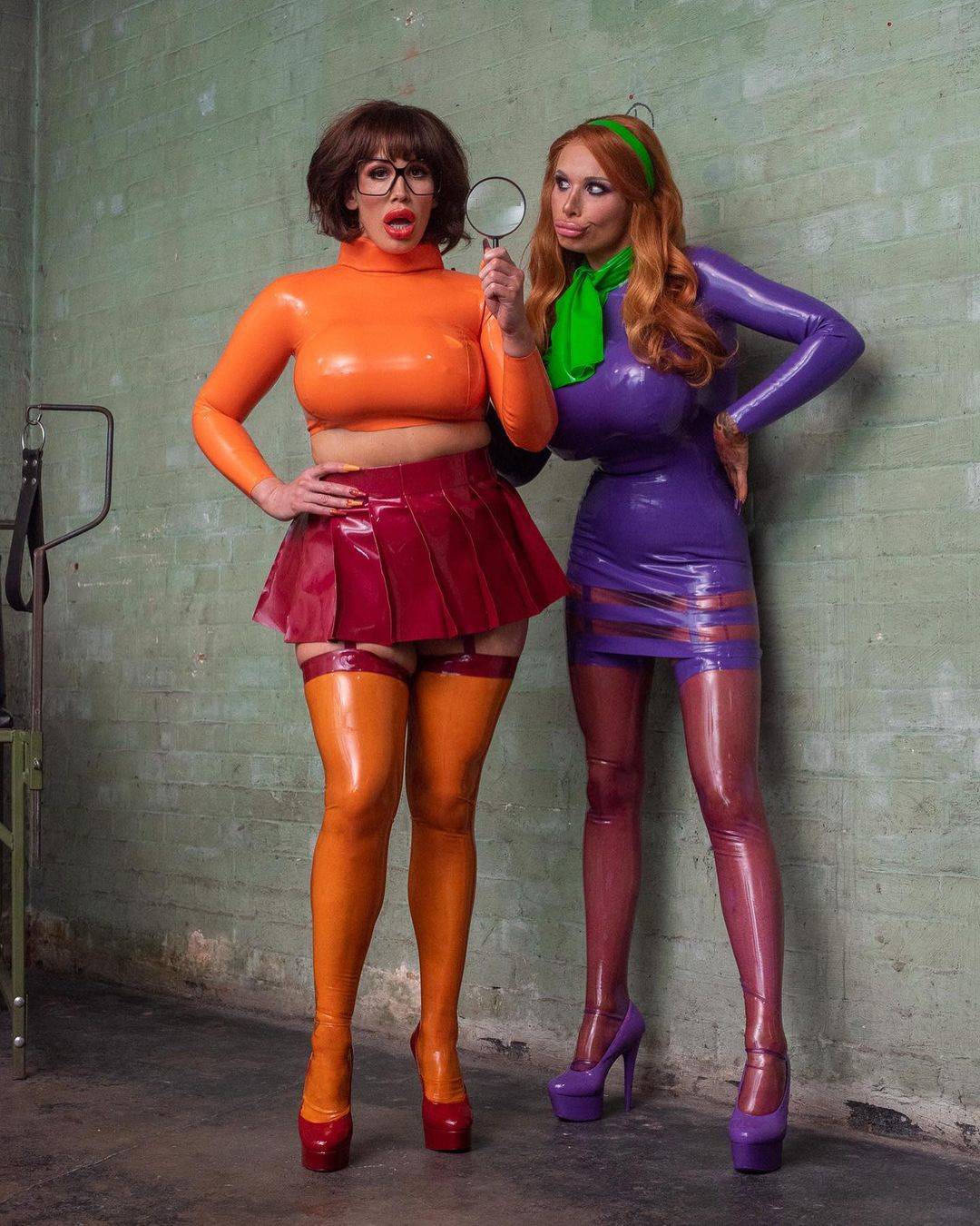 Rebecca Moore and Sophie Anderson as Velma and Daphne from ScoobyDoo