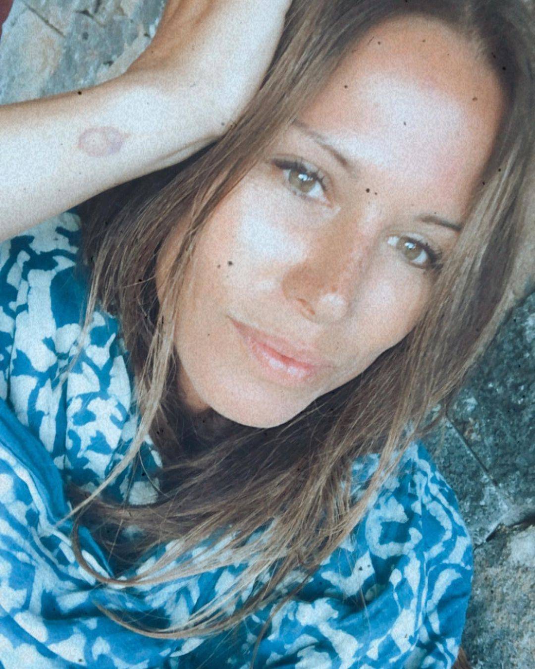 Rhona Mitra, 44 Scrolller