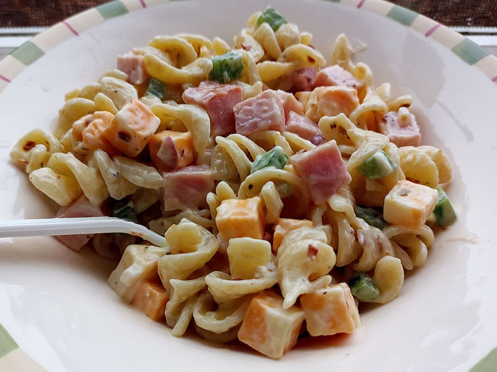 Rotini salad with ham, cheese, green peppers and finely chopped red