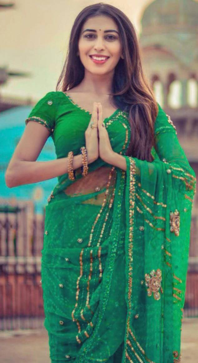 Ruma Sharma navel in green transparent saree | Scrolller