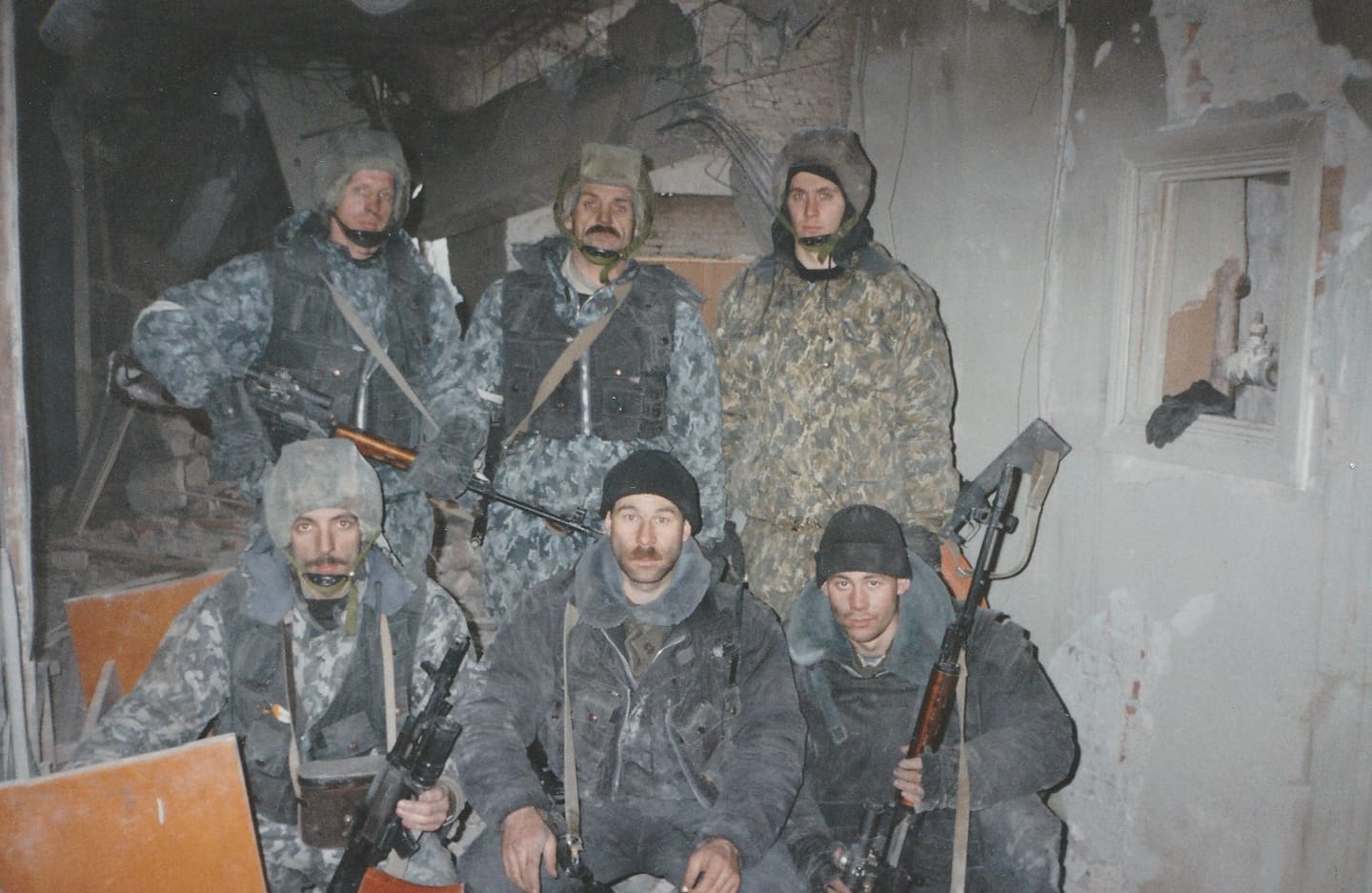 Russian OMON troops during the first Chechen War in 1995. [1440x937