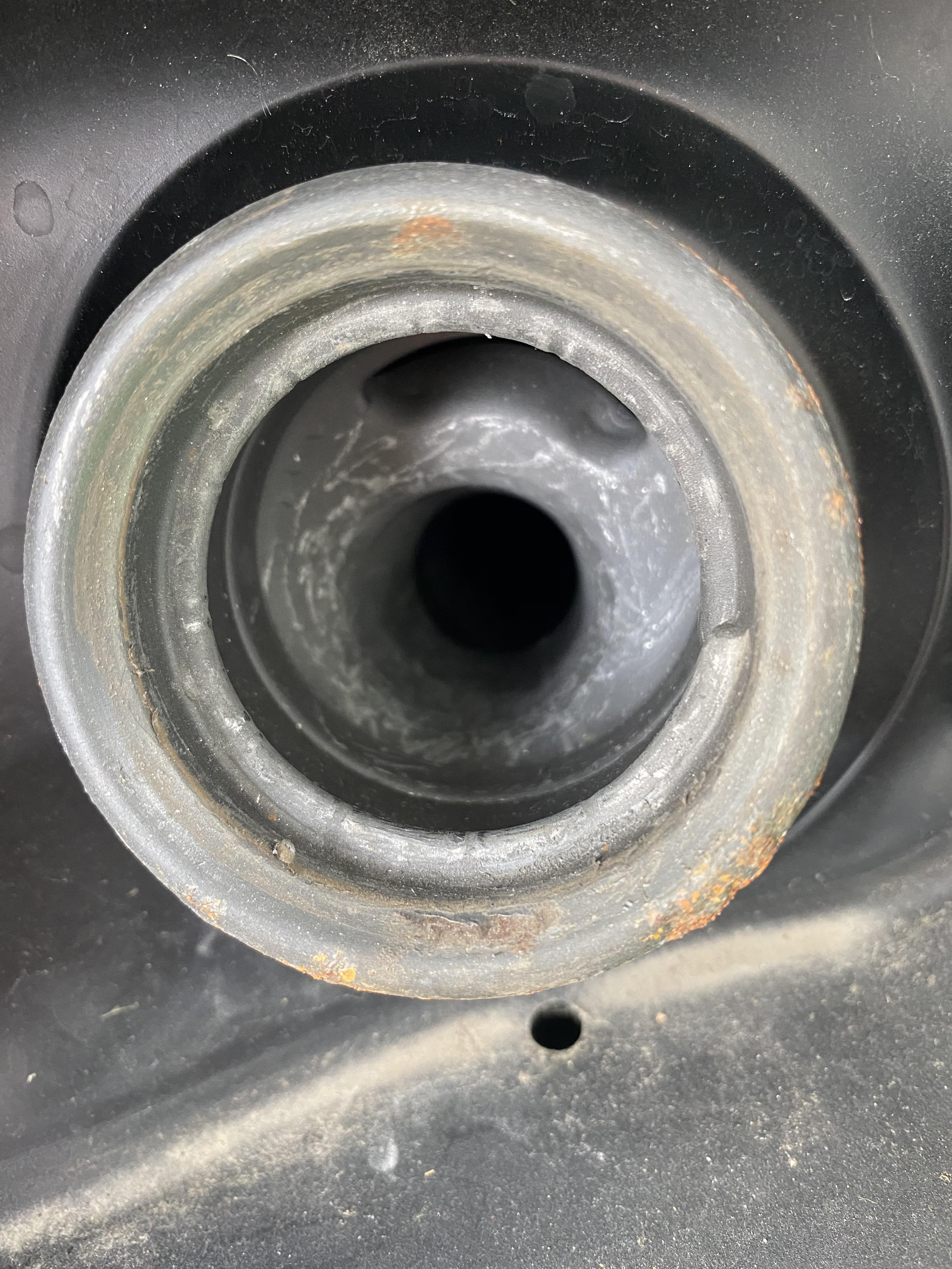 RUST AROUND FUEL FILLER NECK Scrolller