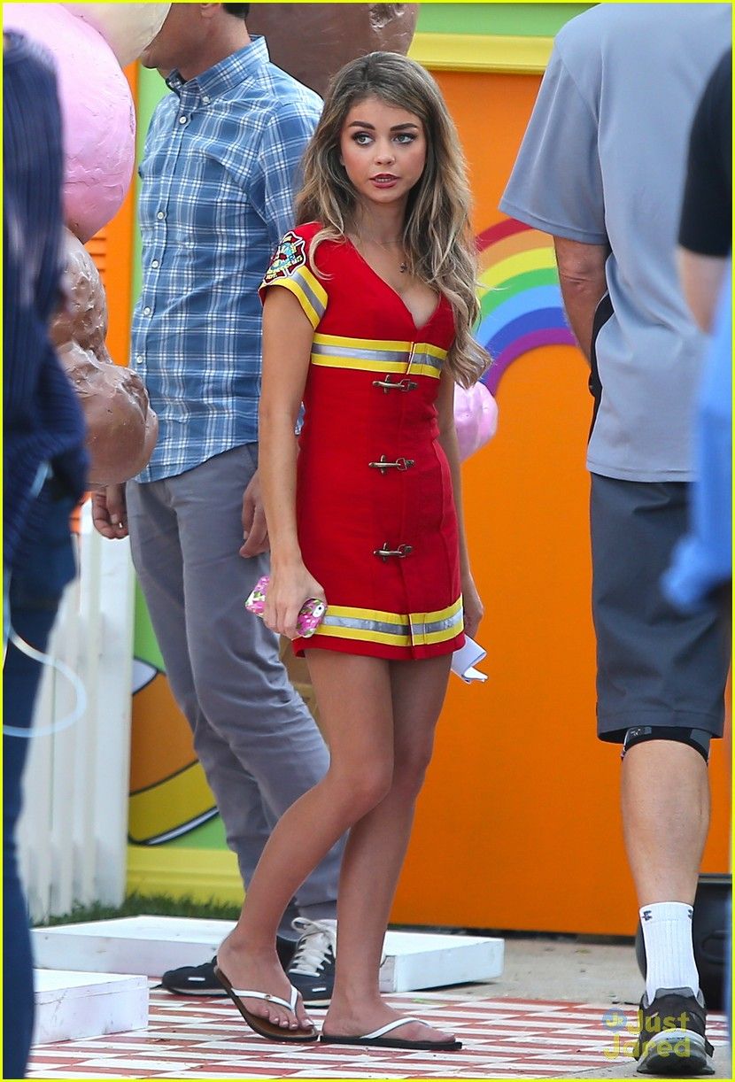 Sarah Hyland Scrolller