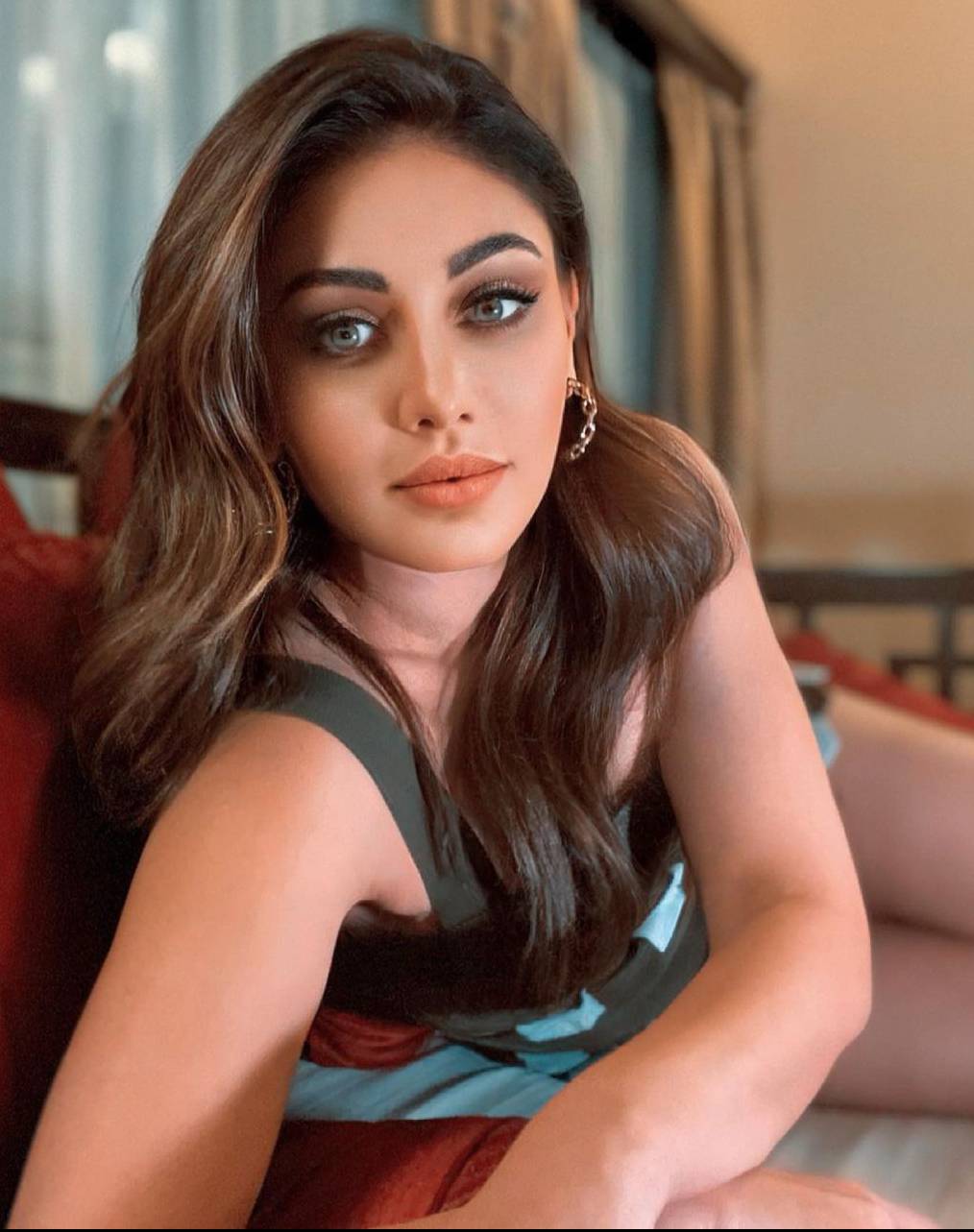 Shefali Jariwala Scrolller