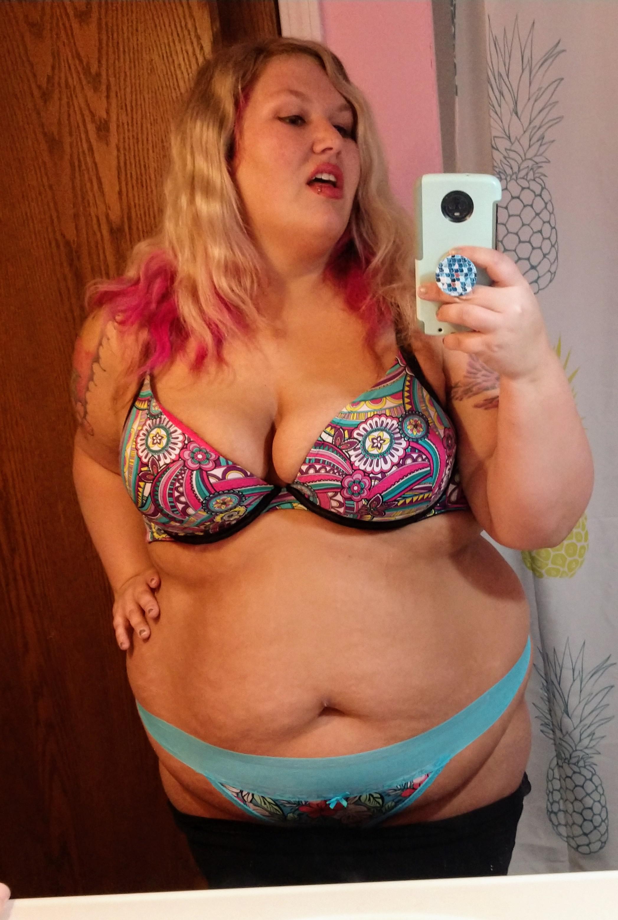 Slowly Sliding Off My Clothes Scrolller