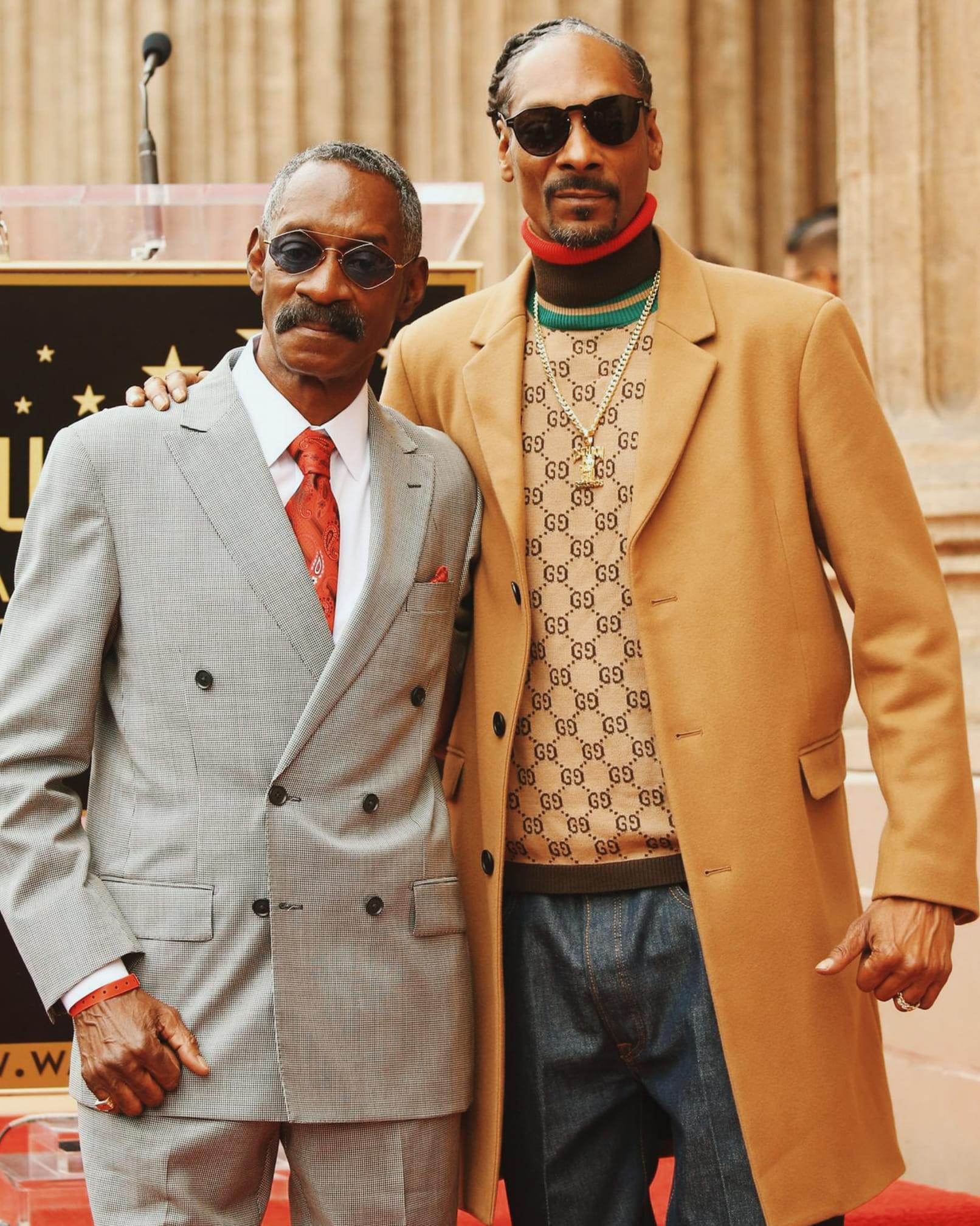 Snoop Dogg with his Father. Scrolller