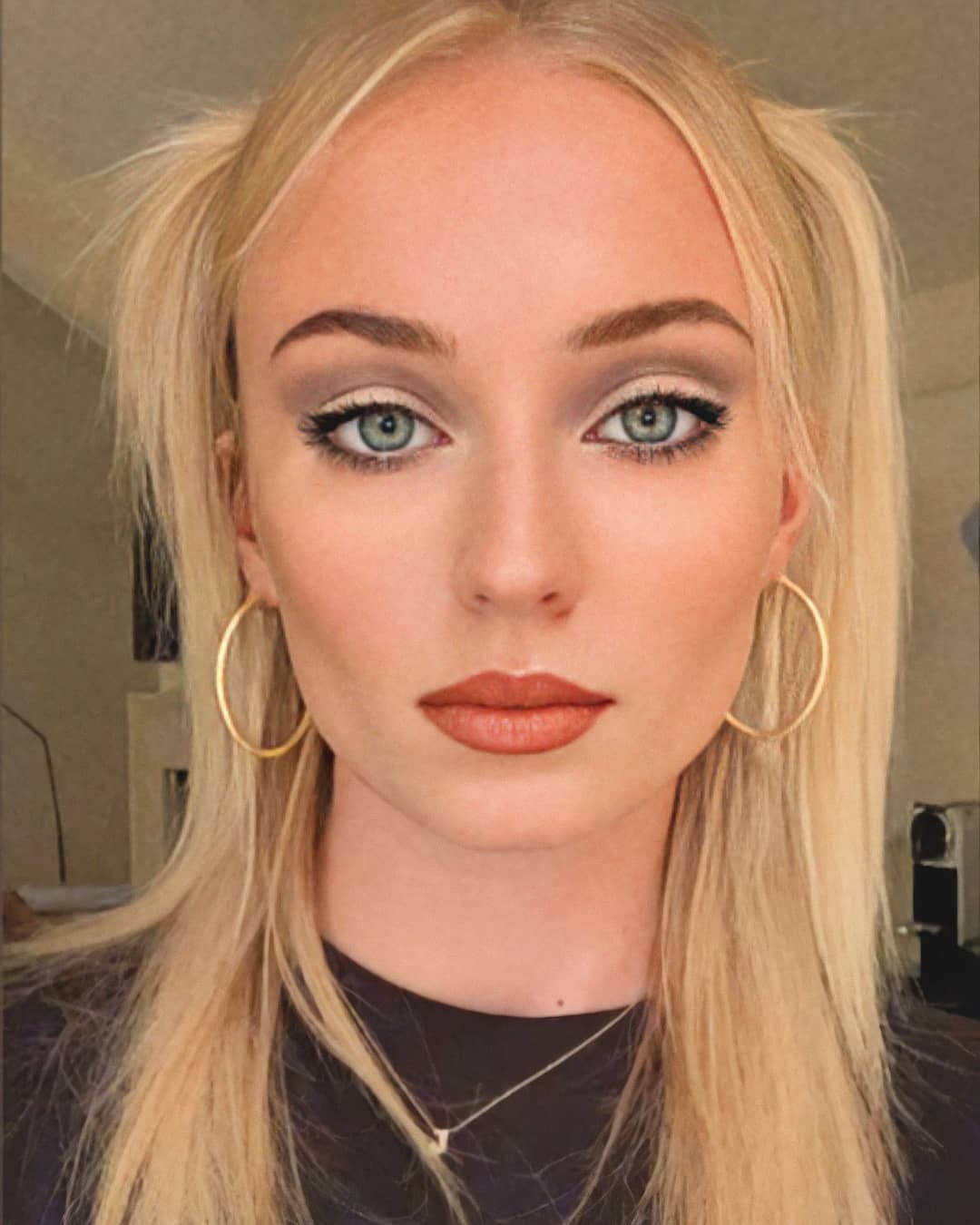 Sophie Turner S Deep Blue Eyes Scrolller