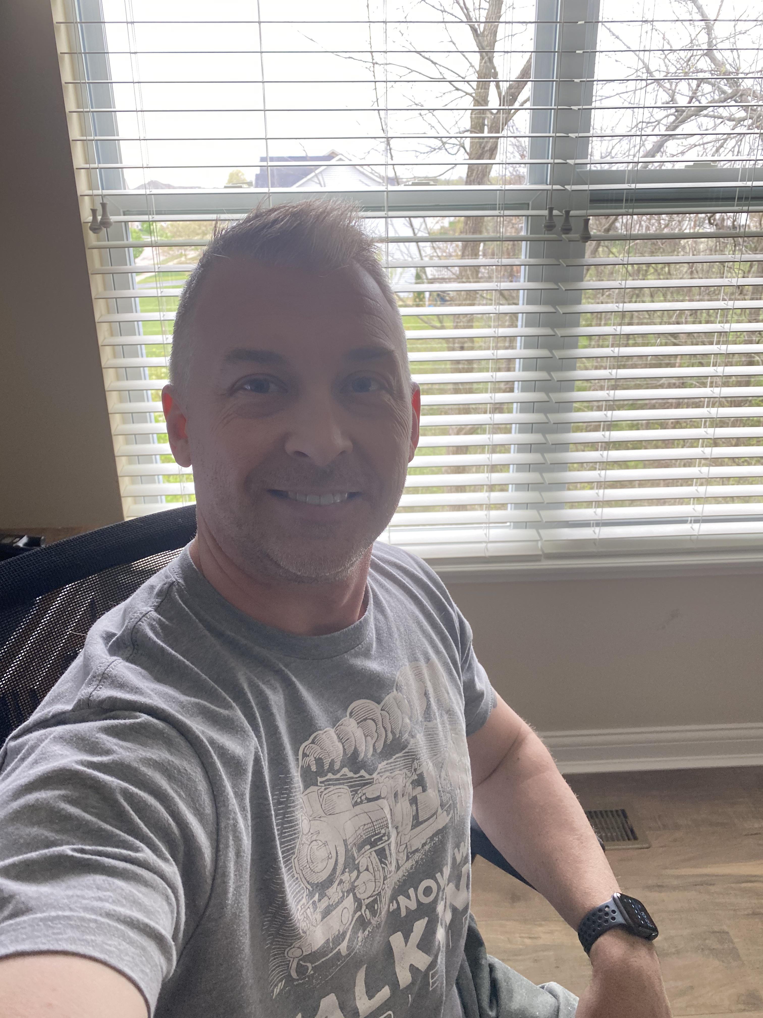 Starting the week off with a hesitant smile (42) | Scrolller