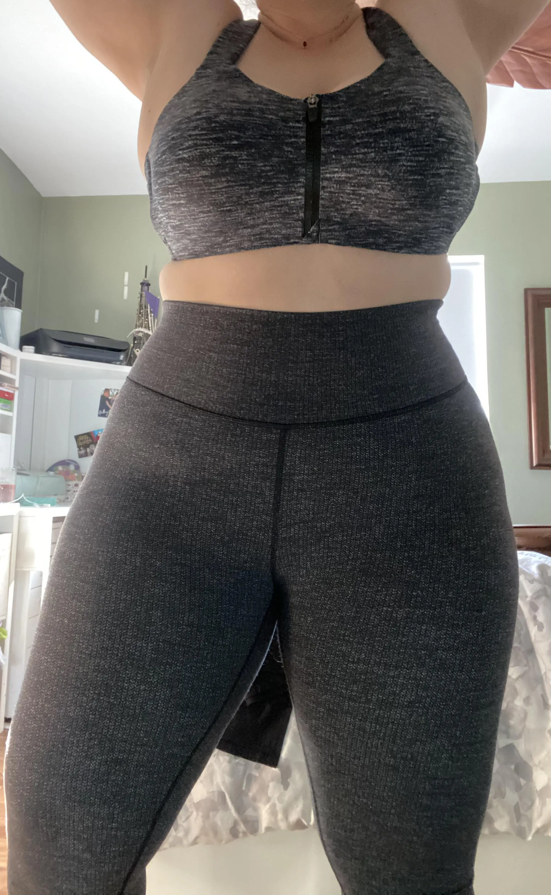 Stretch [f] | Scrolller