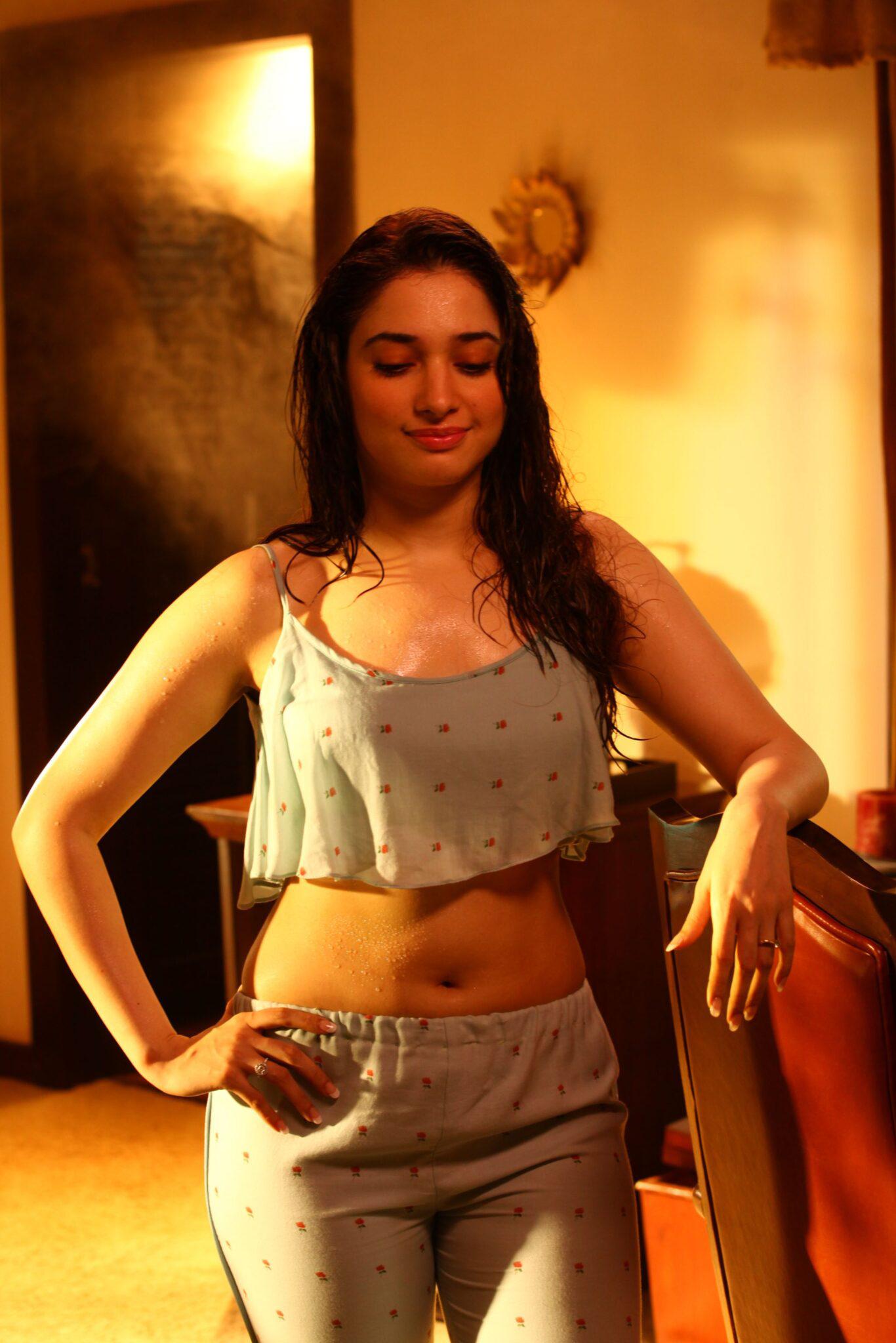 Lets jerk off to tamanna bhatia | Scrolller