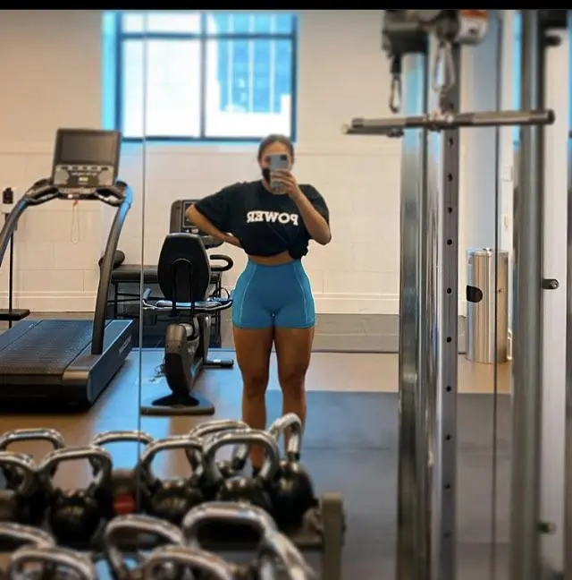That phat pussy sit-up nice in those shorts 🤤😍