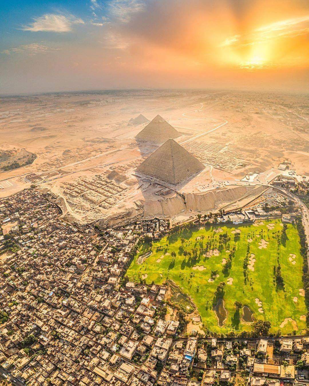 the-great-pyramid-of-giza-scrolller