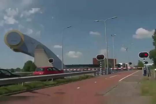 The Slauerhoffbrug (English: Slauerhoff Bridge) is a fully automatic ...