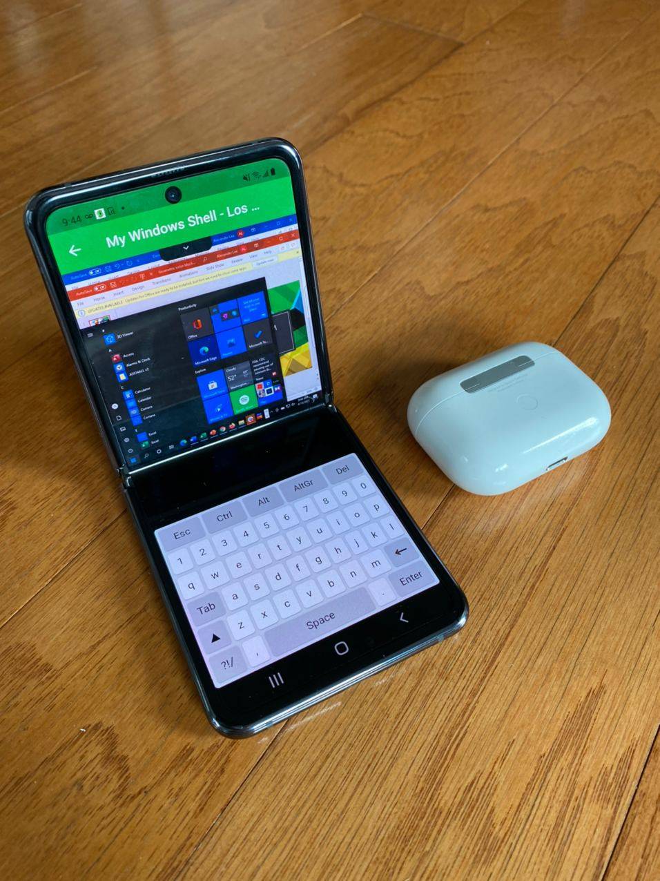 The smallest laptop in the world my galaxy flip with a shells virtual