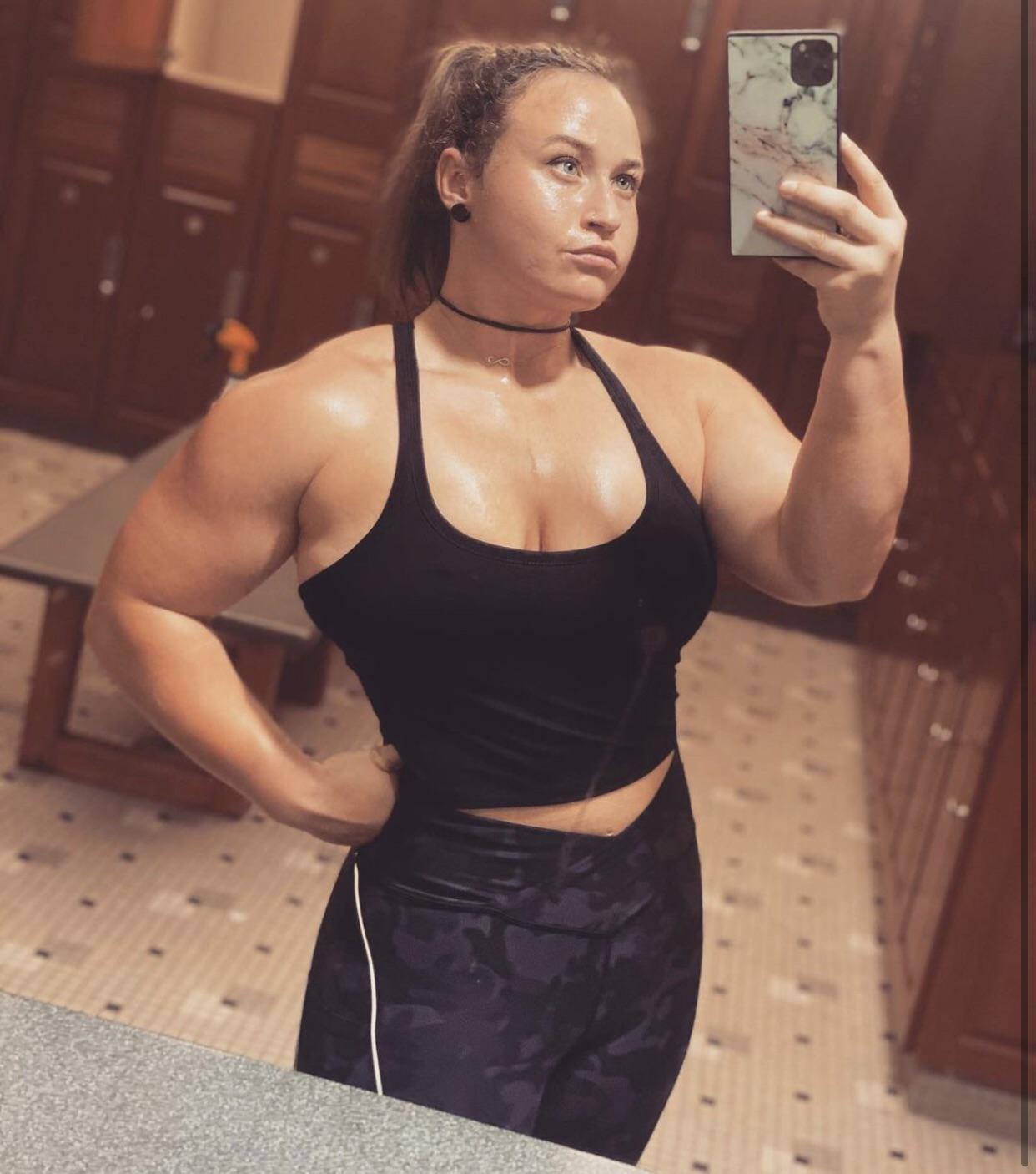 Thicc Mama Pump Jordynne Grace post workout Scrolller