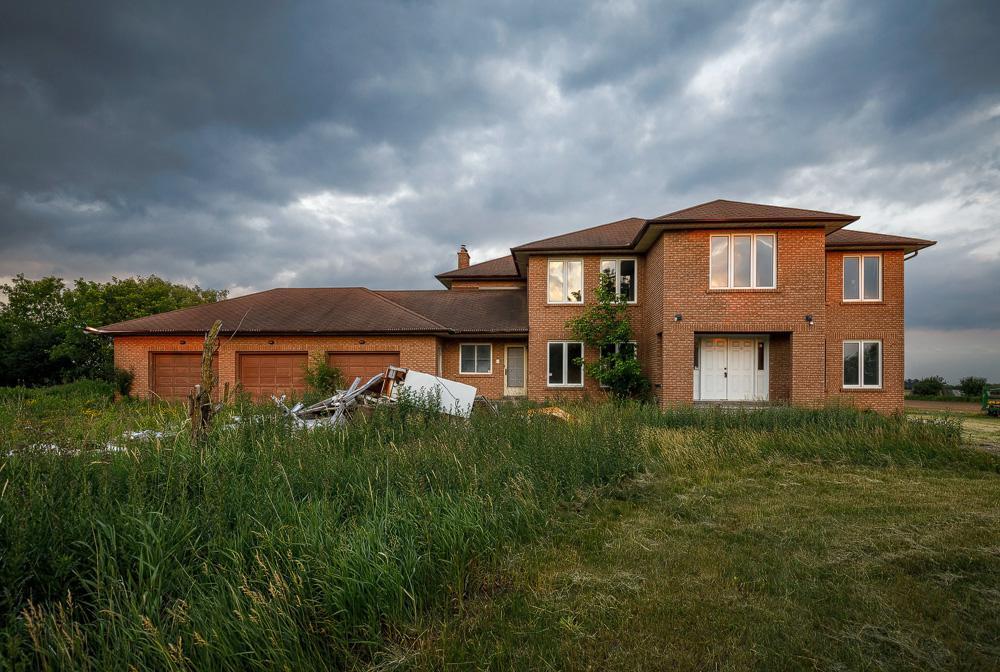 This Abandoned Country House Built in the 1980s is Worth $10 Million ...