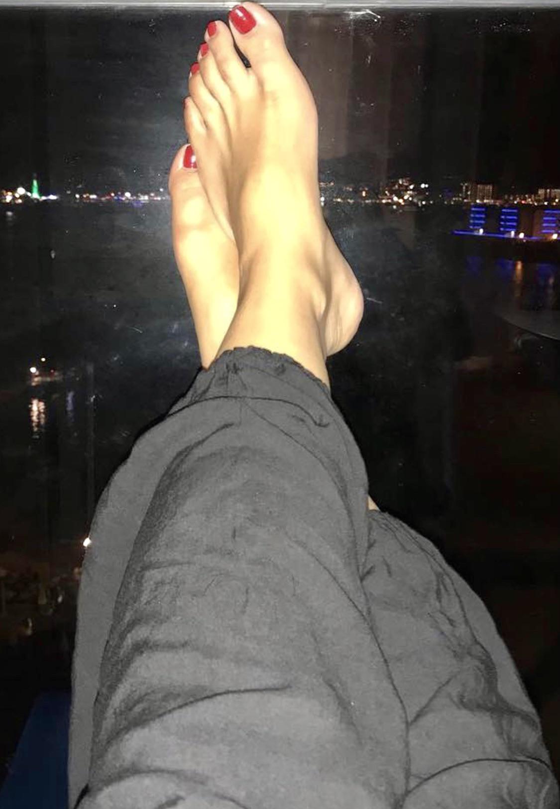 Turkish Aunt feet 🦶💦 | Scrolller