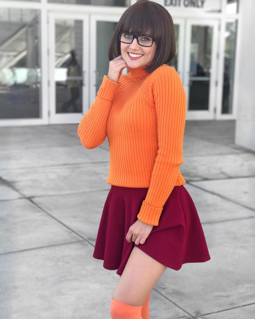 Velma Cosplay Scrolller