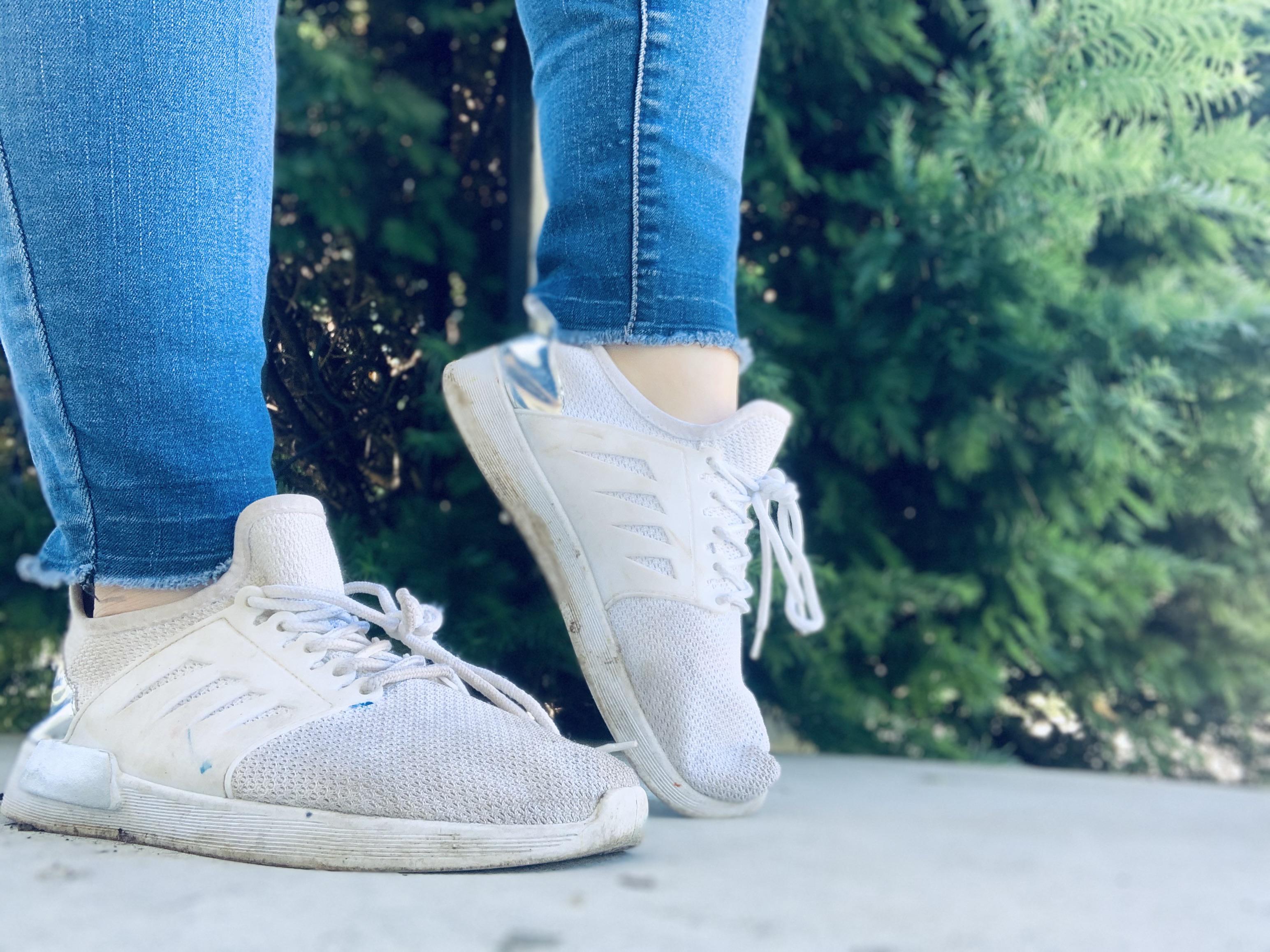 Well worn jogging and walking shoes 🙈🖤 Scrolller