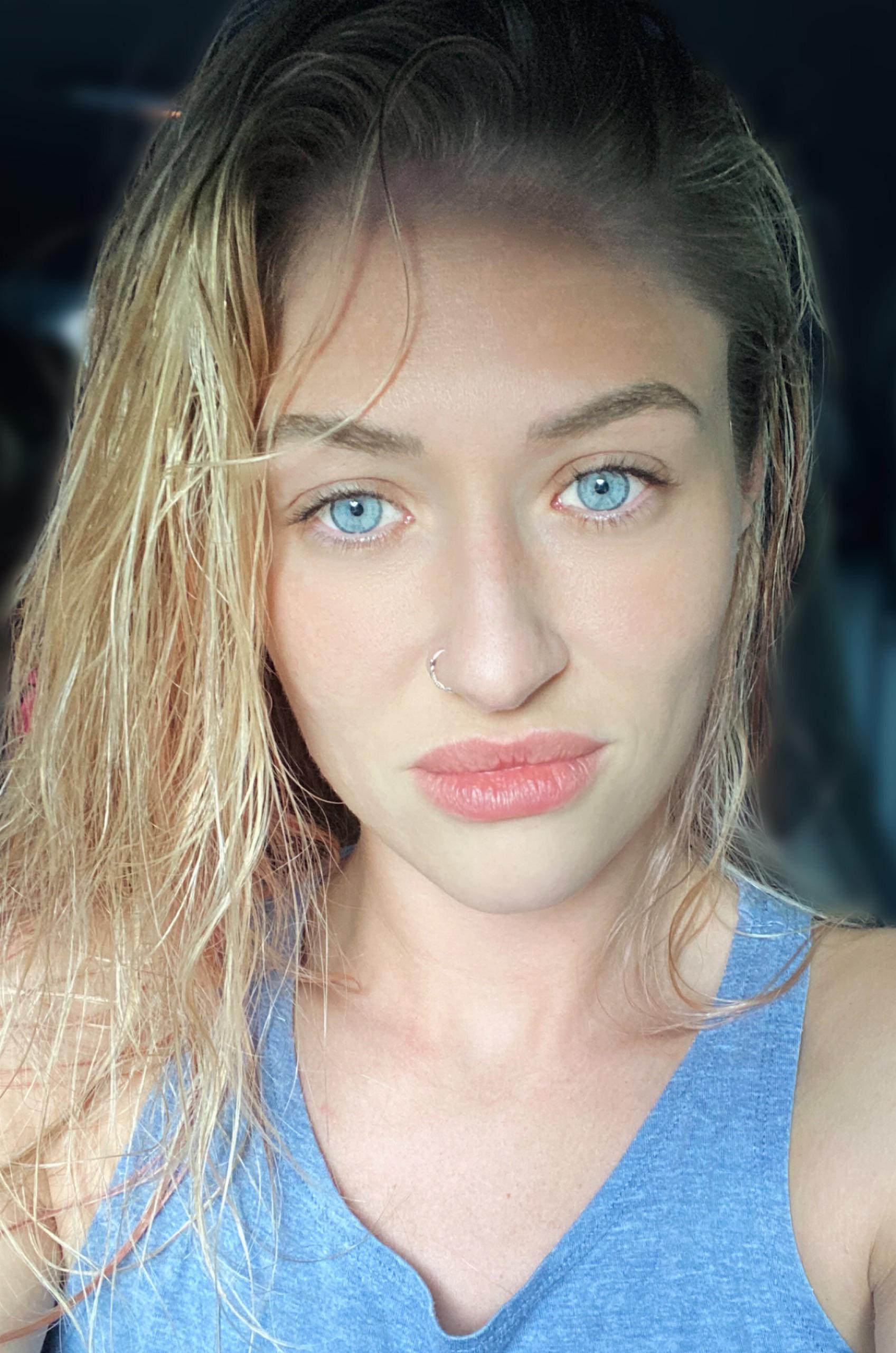 Car Selfie: Christian Hogue'S Stunning Photo - gr4biuq