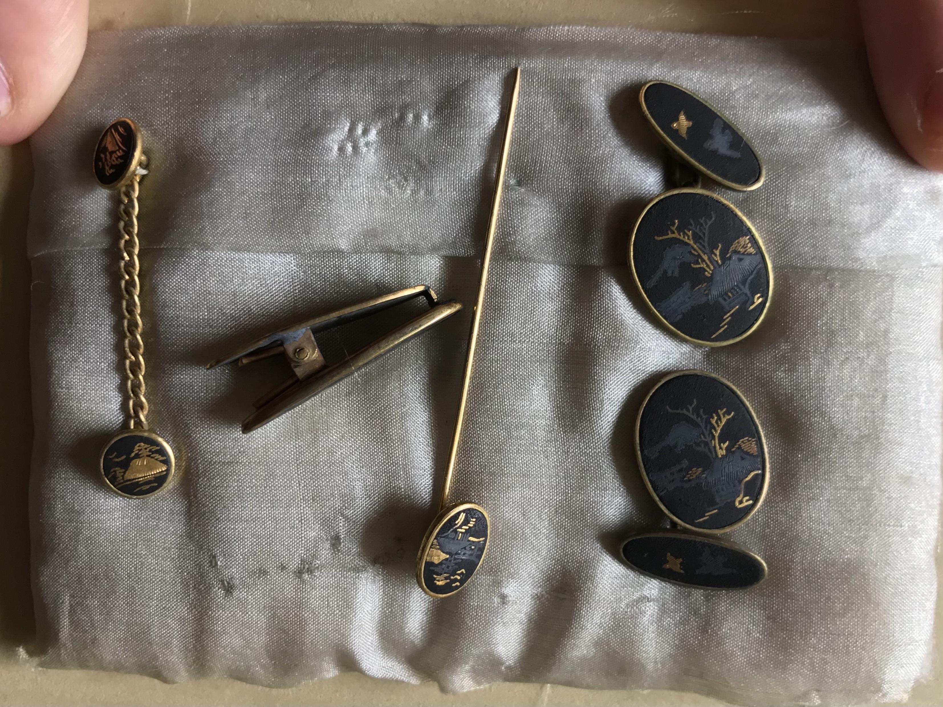 what-are-these-things-with-the-cufflinks-the-little-clip-has-the-same